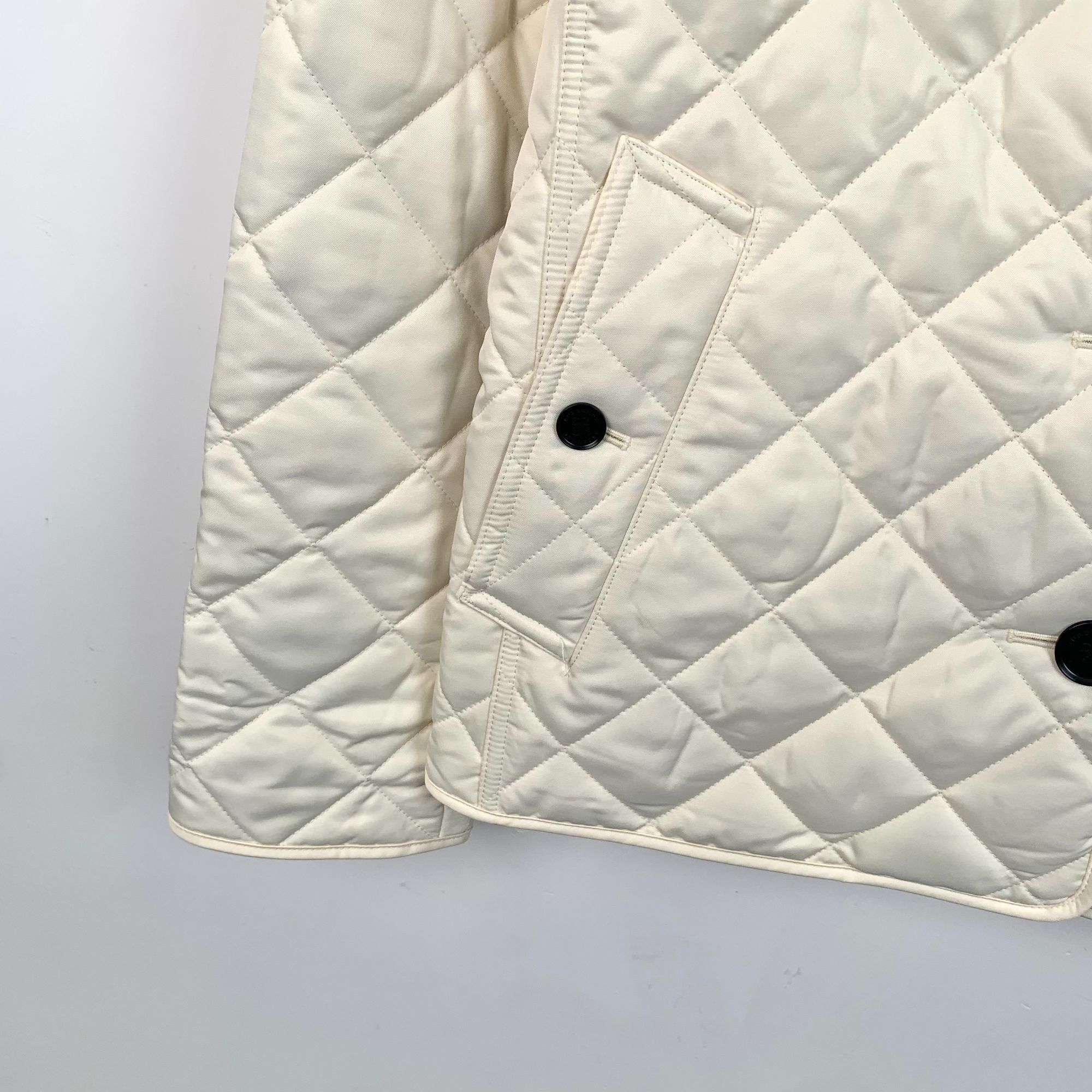Burberry Burberry Quilted Womens Jacket With Button Front Closure & P Size M / US 6-8 / IT 42-44 - 4 Thumbnail