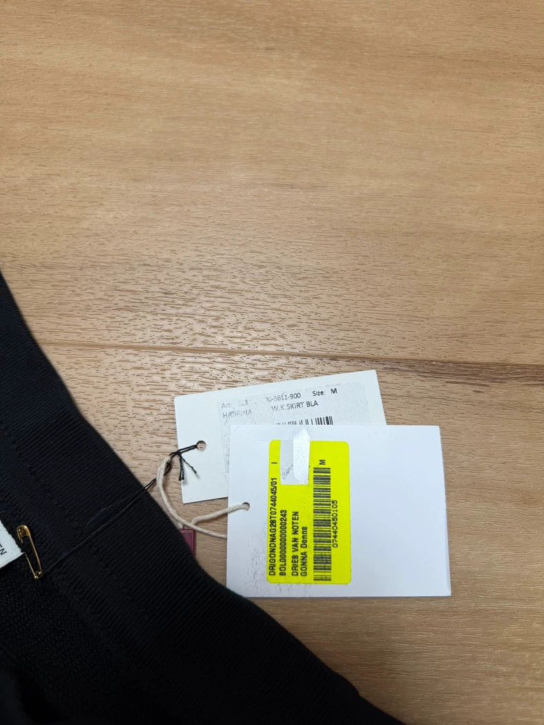 Dries Van Noten DRIES VAN NOTEN size:M Black pleated skirt Size 22" - 7 Thumbnail