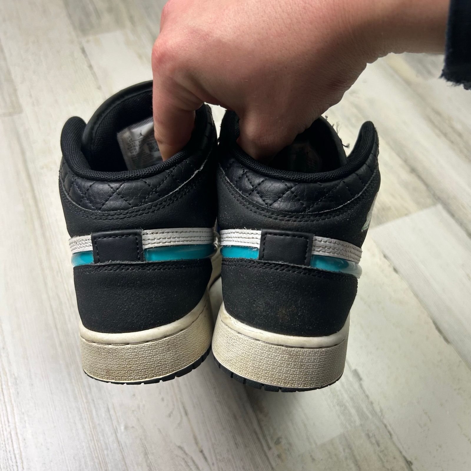 Jordan Brand × Nike Jordan 1 Mid SE Black White Hyper Jade (GS) - fQ8095-001 Size US 6 / EU 39 - 5 Thumbnail