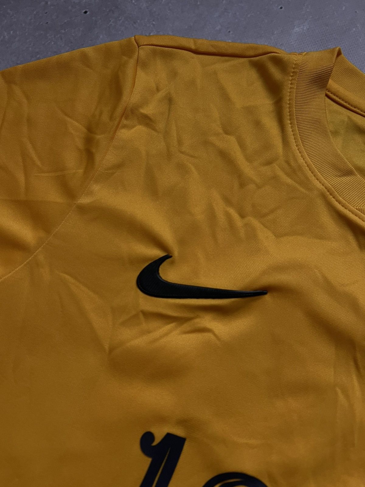 Nike Torquay United 2019-20 Nike t-shirt football jersey sz M #25 Size US M / EU 48-50 / 2 - 3 Thumbnail
