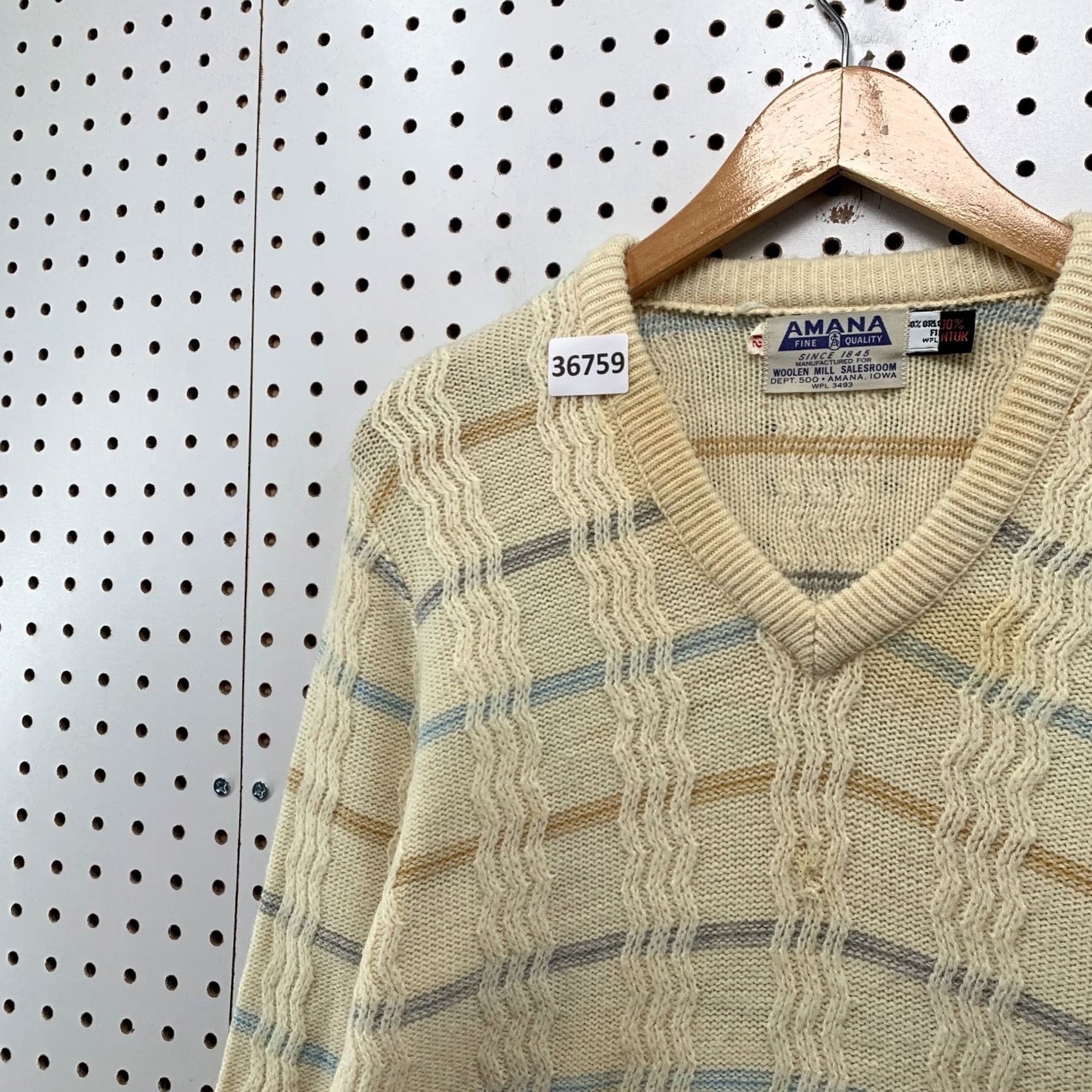 Vintage VINTAGE AMANA Wintuk Knit Sweater Mens Size 42 Beige V Neck Striped Pullover Size US L / EU 52-54 / 3 - 7 Thumbnail