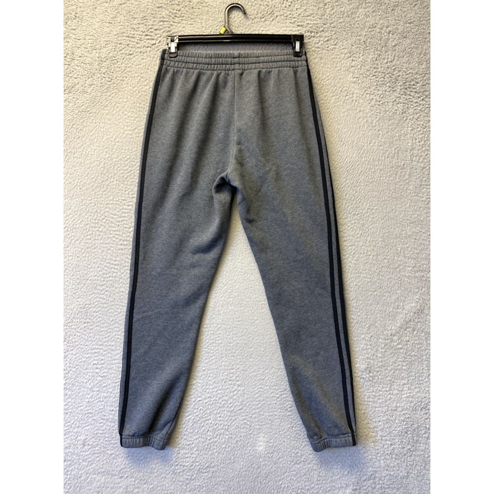 Adidas MENS ADIDAS FLEECE TAPERED CUFF JOGGER PANTS ACTIVEWEAR GRAY M 3 STRIPE Size US 31 - 6 Thumbnail