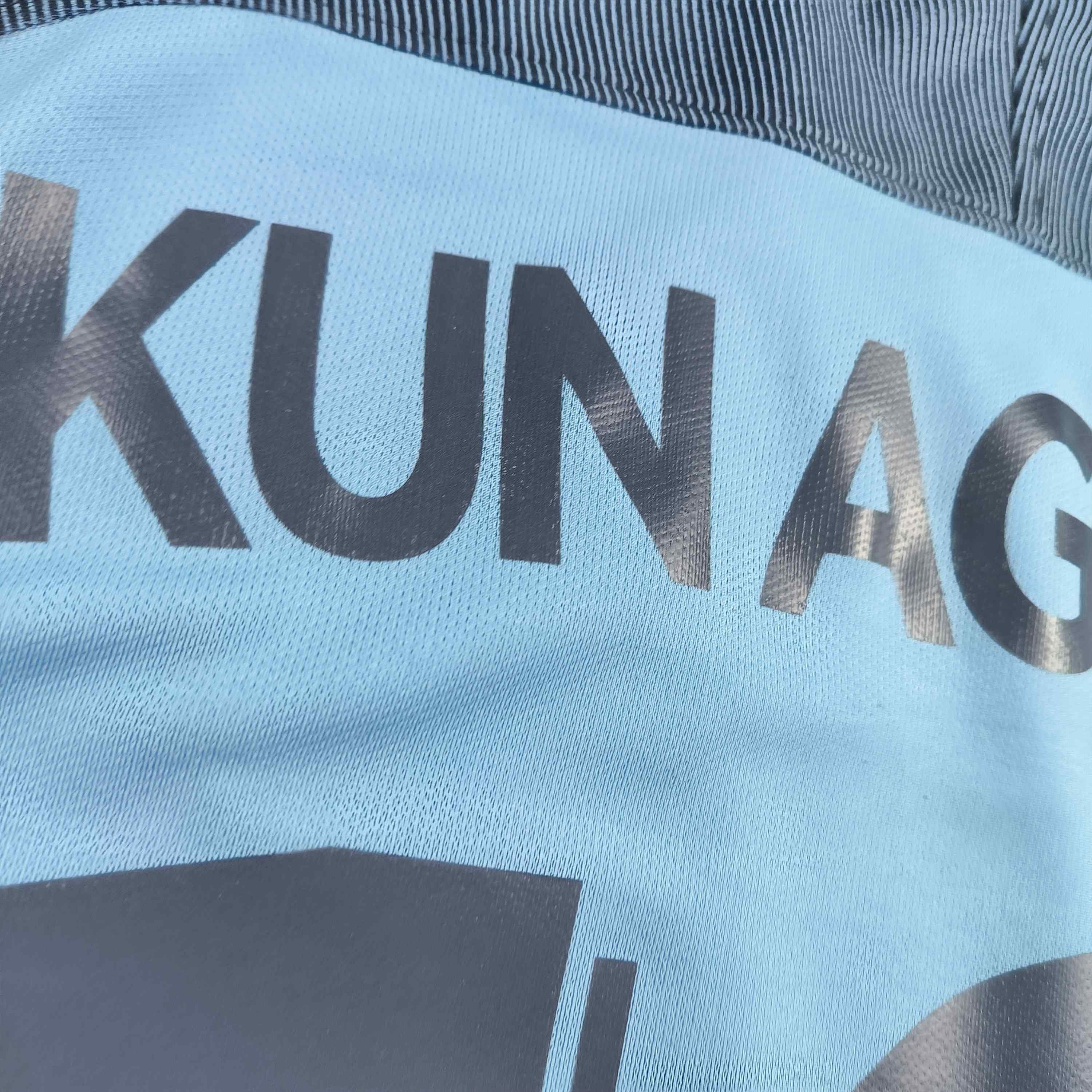 Nike Manchester City 16-17 home UCL Kun Agüero football jersey L Size US L / EU 52-54 / 3 - 12 Thumbnail