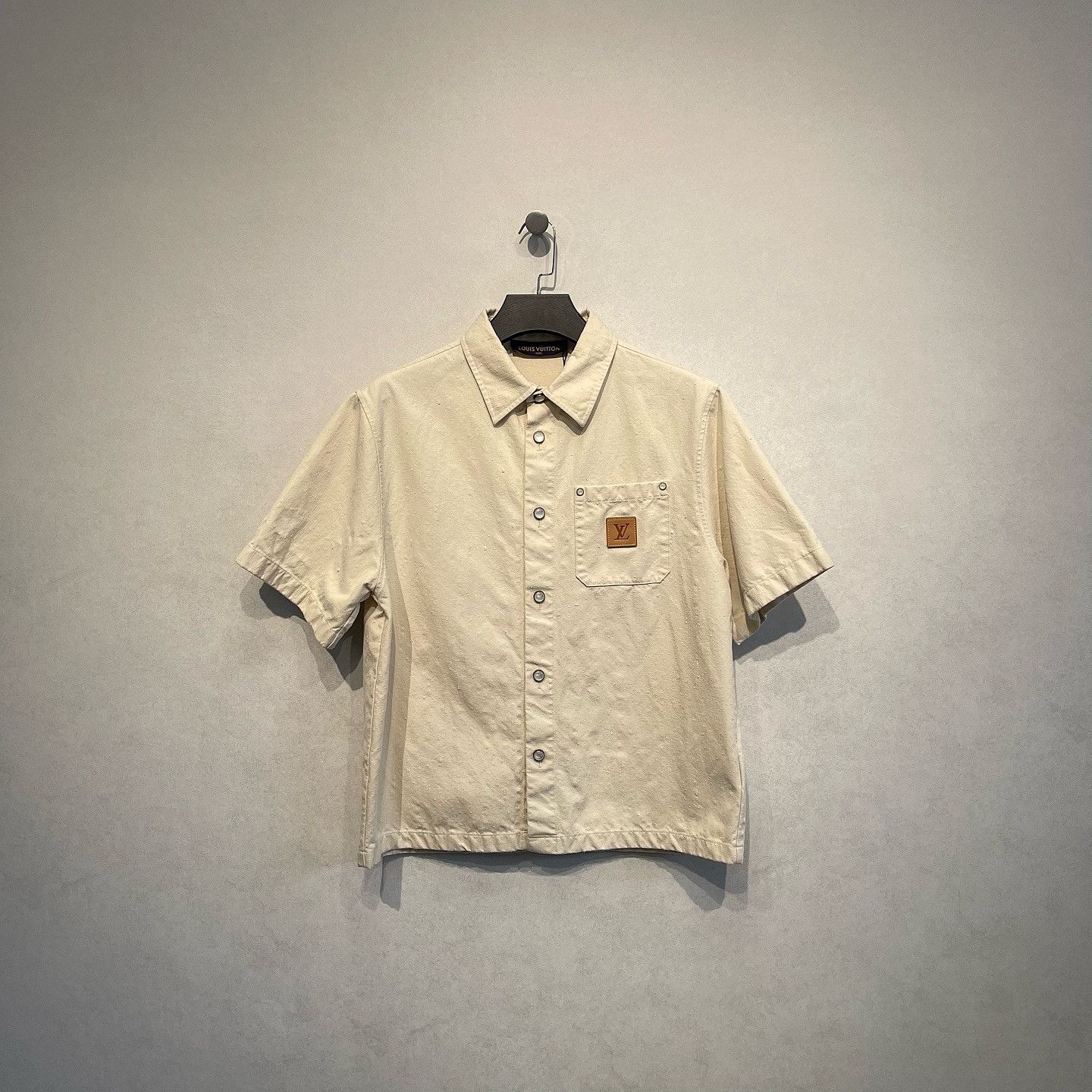 Louis Vuitton Louis Vuitton Le Monde Est A Vous Silk Blend Shirt Size M Size US M / EU 48-50 / 2 - 1 Thumbnail