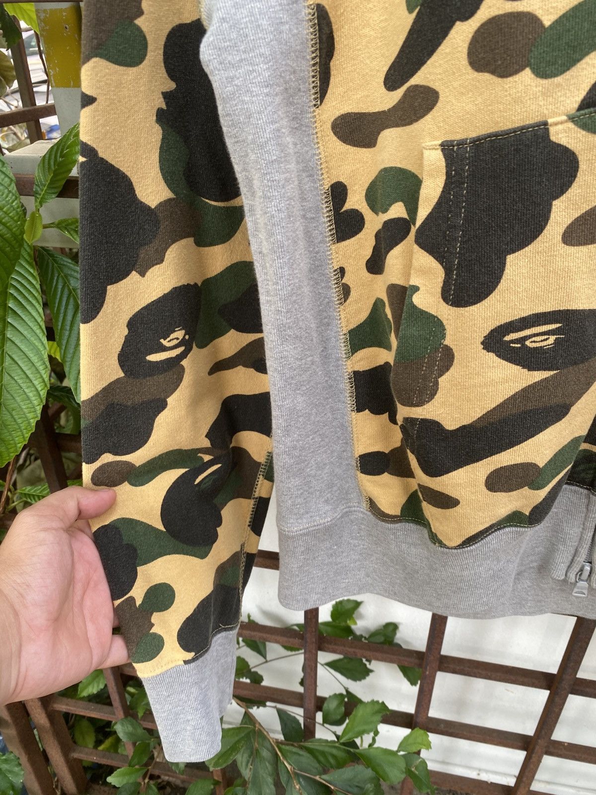 Bape Bape 1st Camo Glow in The Dark Full Zip Hoodie Size M Size US M / EU 48-50 / 2 - 4 Thumbnail