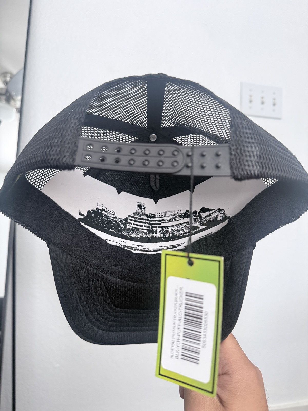 Corteiz Corteiz alcatraz premium trucker hat puff print Size ONE SIZE - 6 Thumbnail
