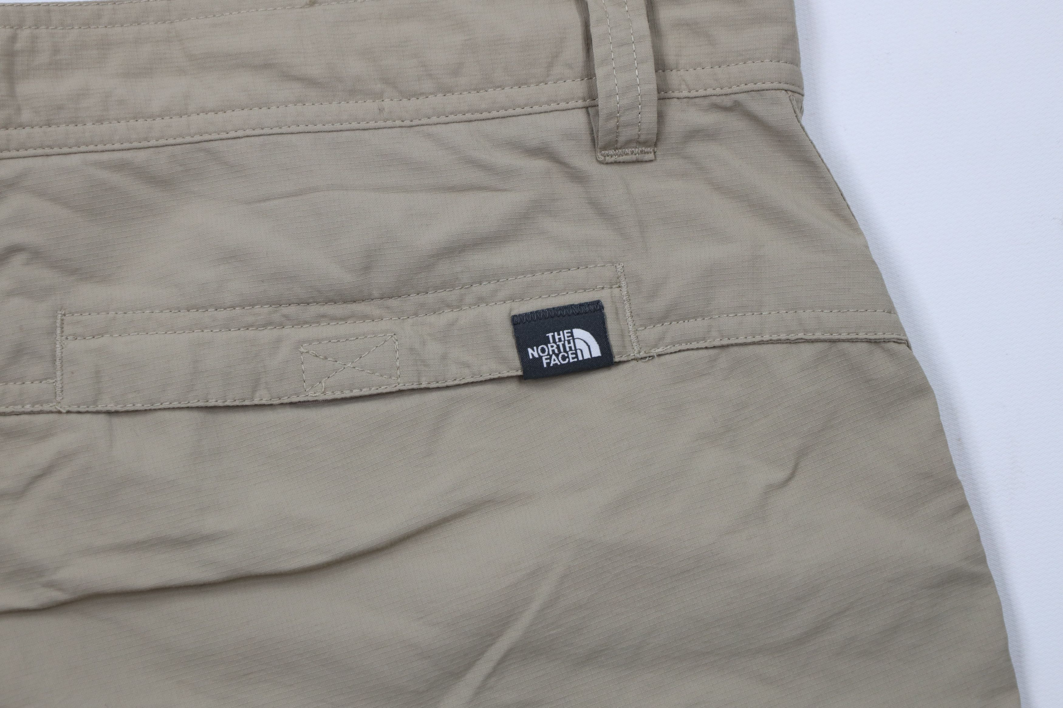 The North Face × Vintage The North Face Hiking Above Knee Cargo Shorts Beige Nylon Size US 36 / EU 52 - 14 Thumbnail