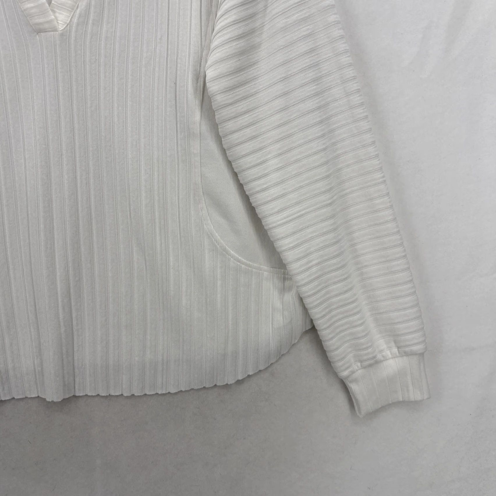 Vintage VINTAGE Buckle Shirt Womens Large White Ribbed V Neck Long Sleeve Knit Pullover NWT Size L / US 10 / IT 46 - 3 Thumbnail