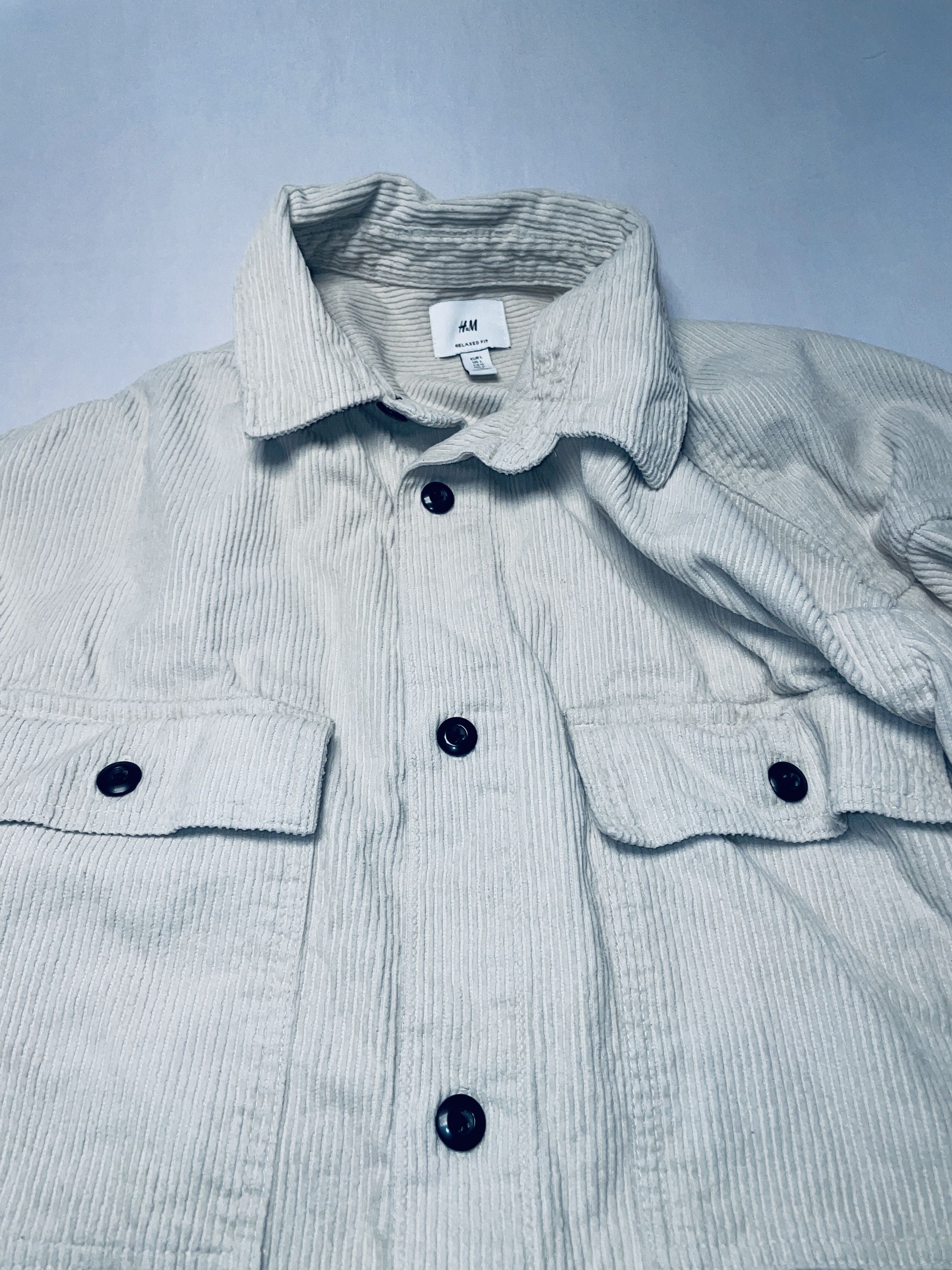 H&M 🧥 19,90 € – H&M Cordhemd Relaxed Fit Größe L Size US L / EU 52-54 / 3 - 2 Thumbnail