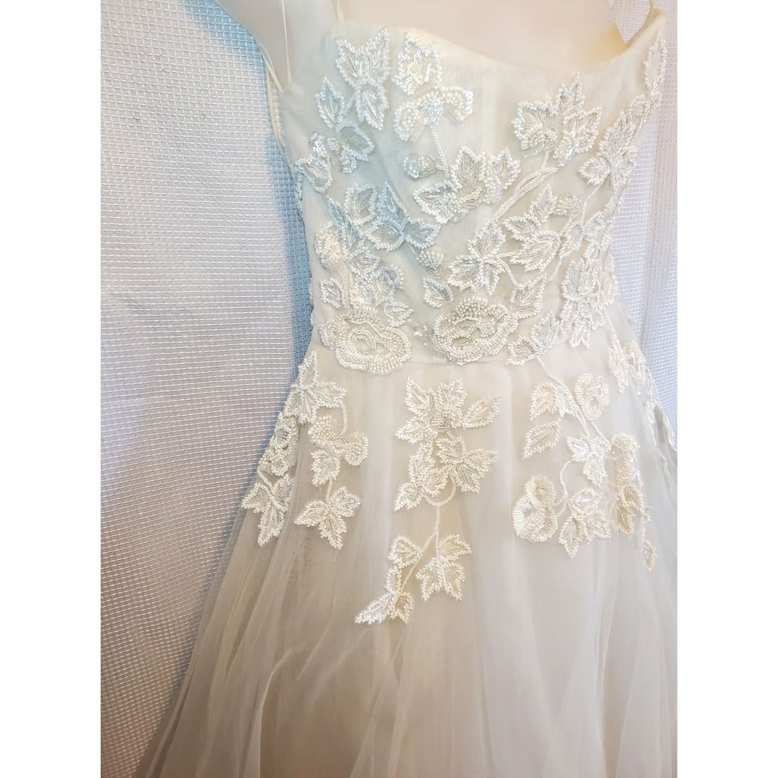 Vintage Nouvelle Amsale Hand Beaded Tulle Embellished Ivory Wedding Dress Size 8 700 Size ONE SIZE - 5 Thumbnail