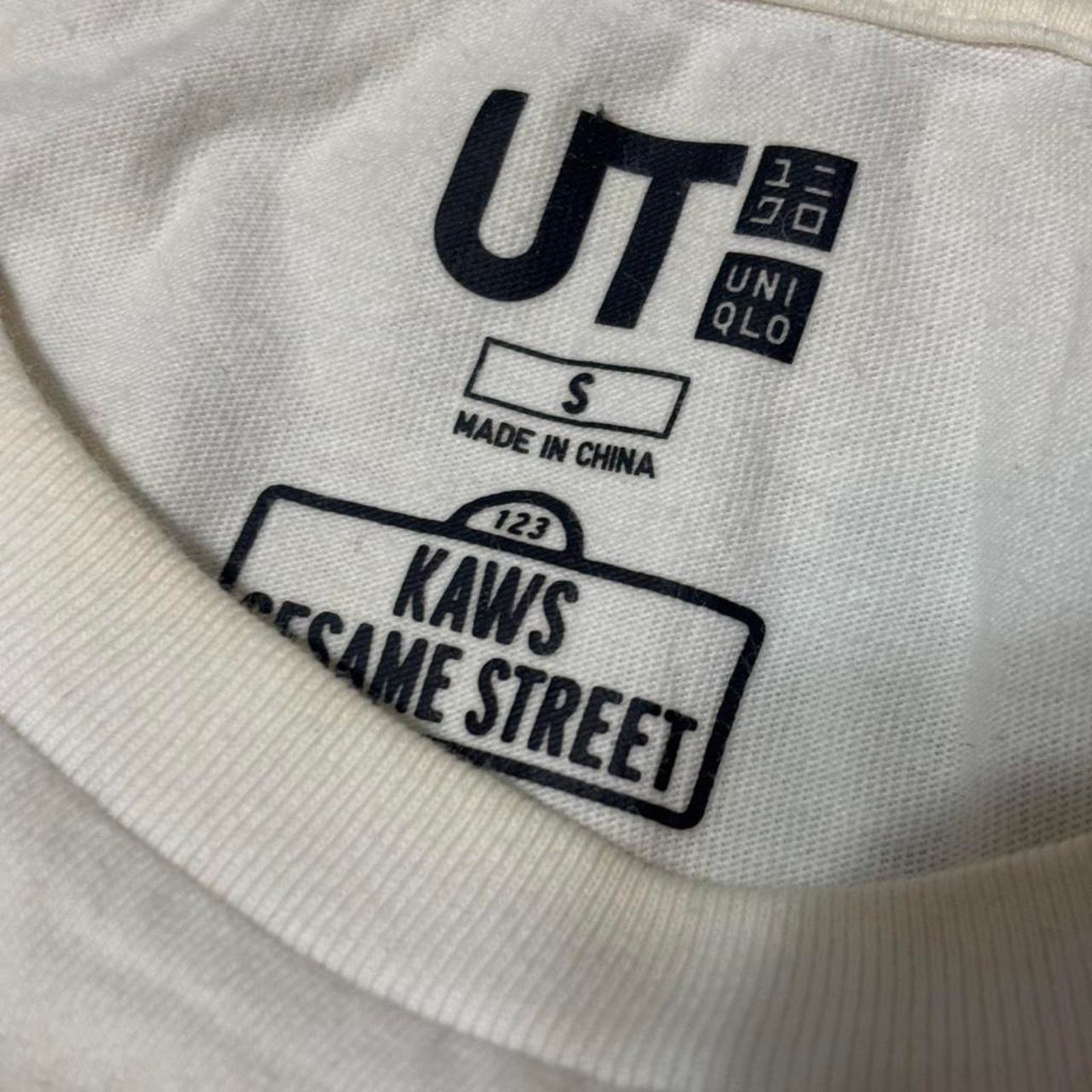 Kaws Kaws x uniqlo sesame street Size US M / EU 48-50 / 2 - 2 Thumbnail