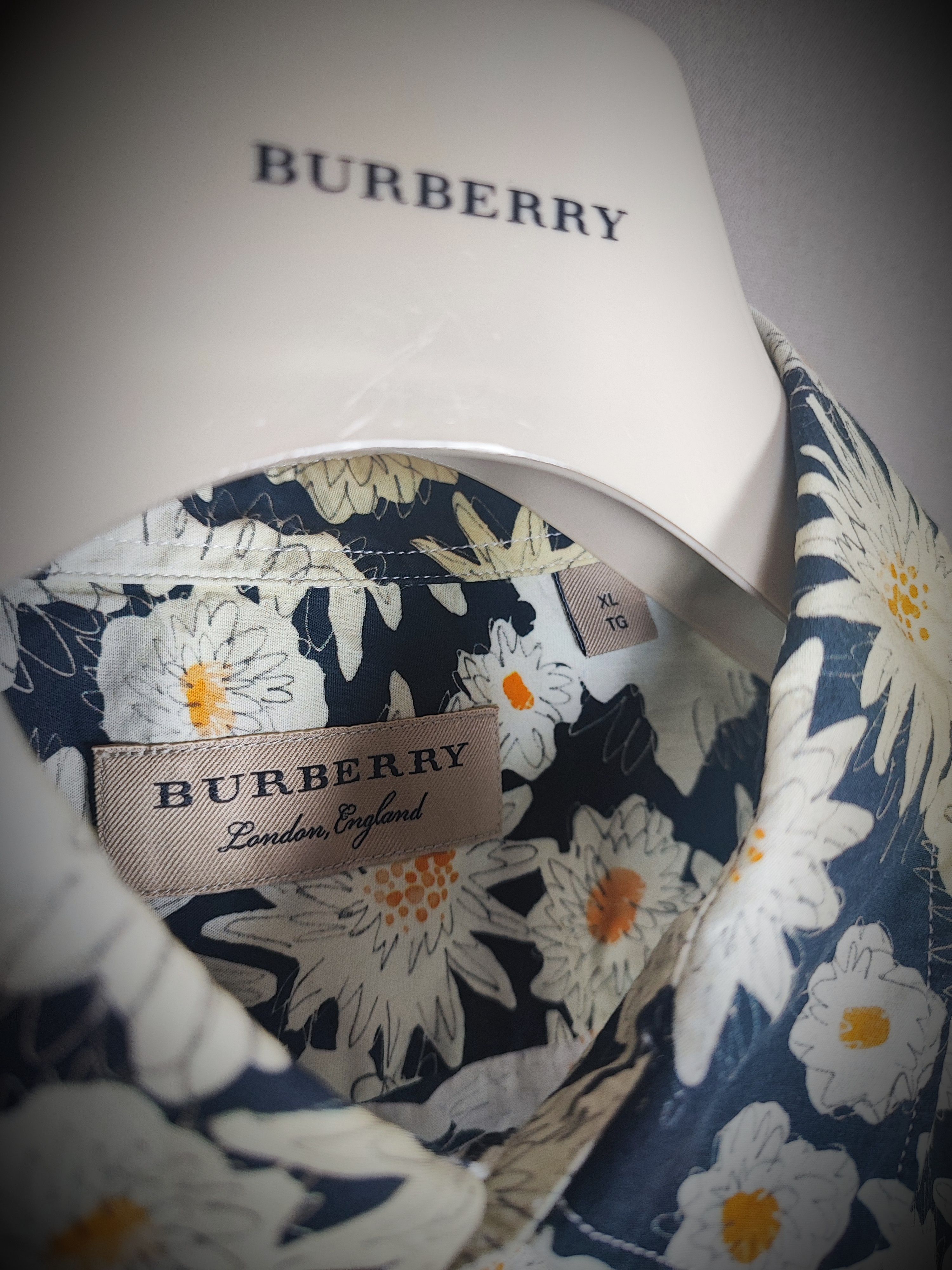 Burberry 🔥Extremely Rare Burberry Shirt🔥 Size US XL / EU 56 / 4 - 3 Thumbnail