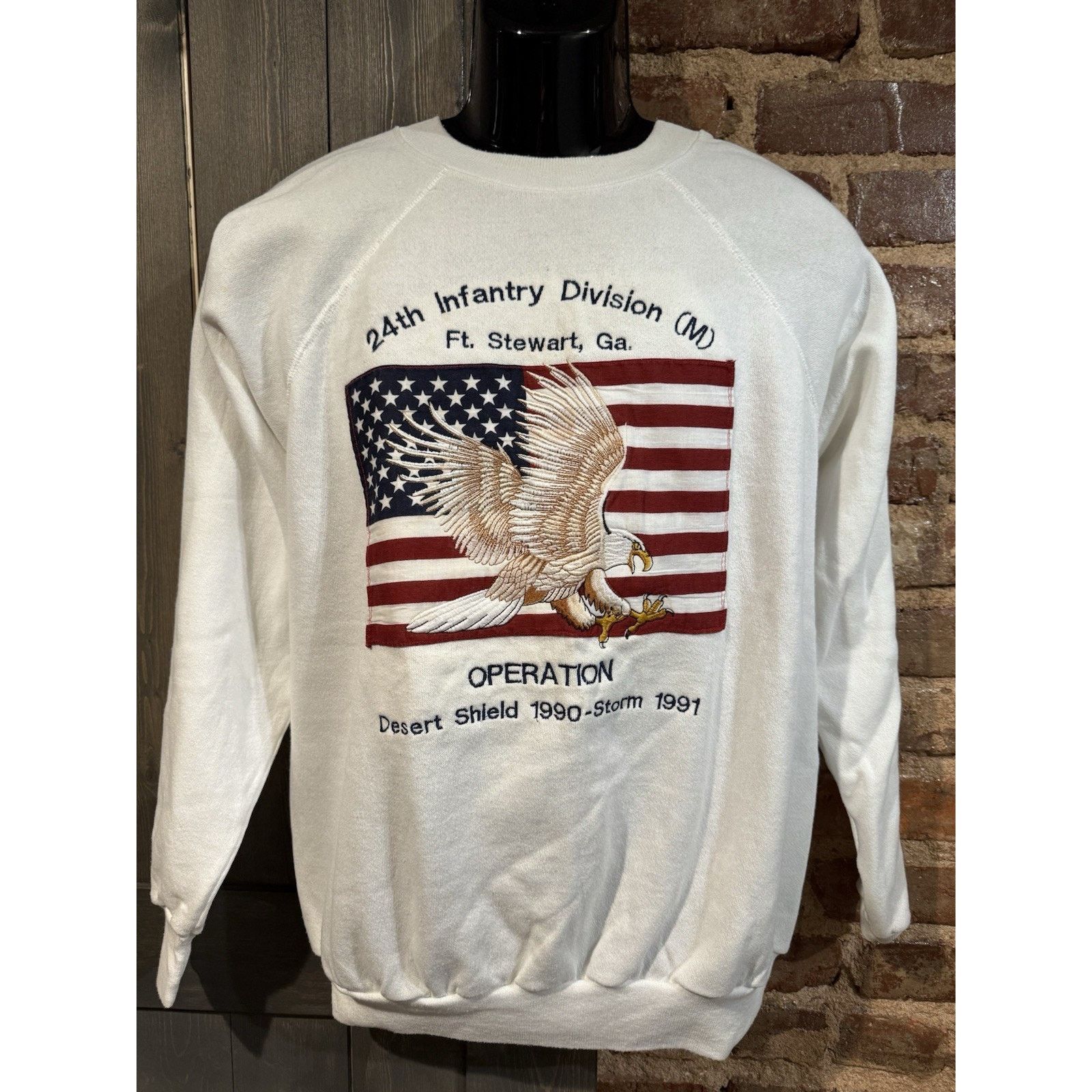 Hanes Vintage Desert Storm Shield 90’s Sweatshirt White XL Eagle Size US XL / EU 56 / 4 - 2 Thumbnail