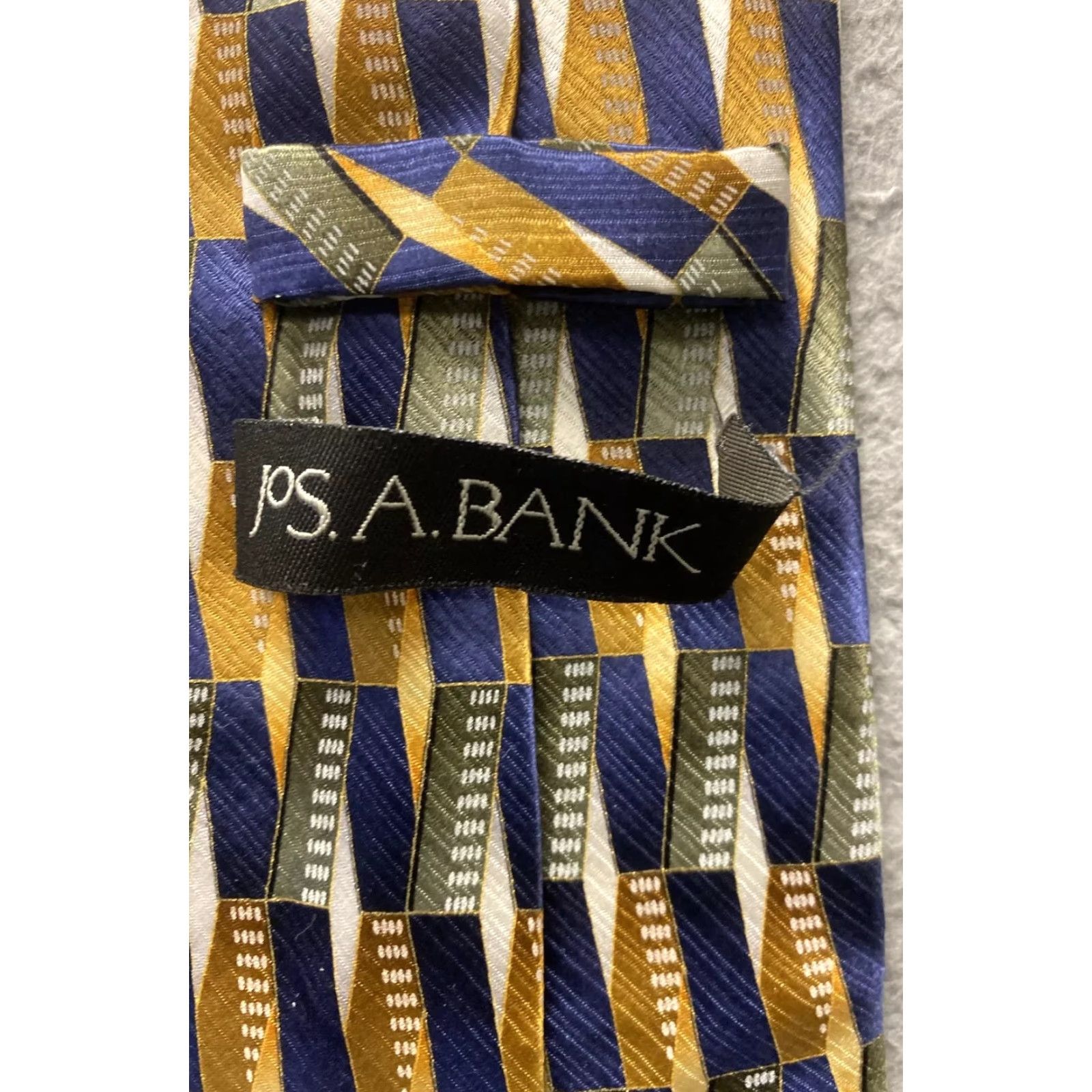 Vintage VINTAGE Jos A Bank Tie Mens Brown Blue Geometric Necktie Silk Preppy Work Formal Size ONE SIZE - 4 Thumbnail
