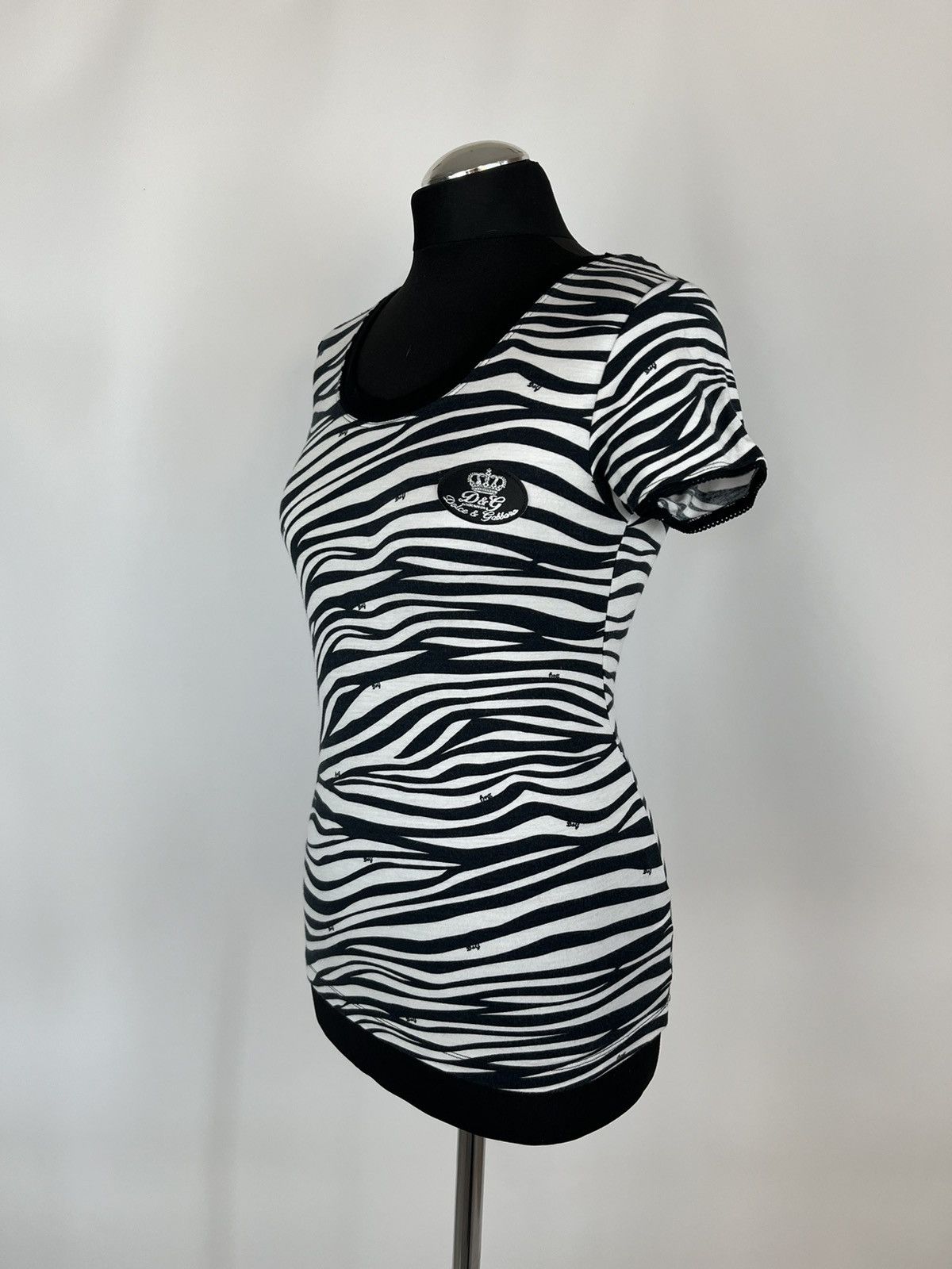 Designer × Dolce & Gabbana Dolche Gabbana Women Monogram Tshirt Size S (0358) Size S / US 4 / IT 40 - 2 Thumbnail