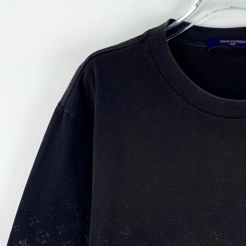 Louis Vuitton Louis Vuitton 23 black logo gilt full print cotton crew ne Size US XL / EU 56 / 4 - 3 Thumbnail