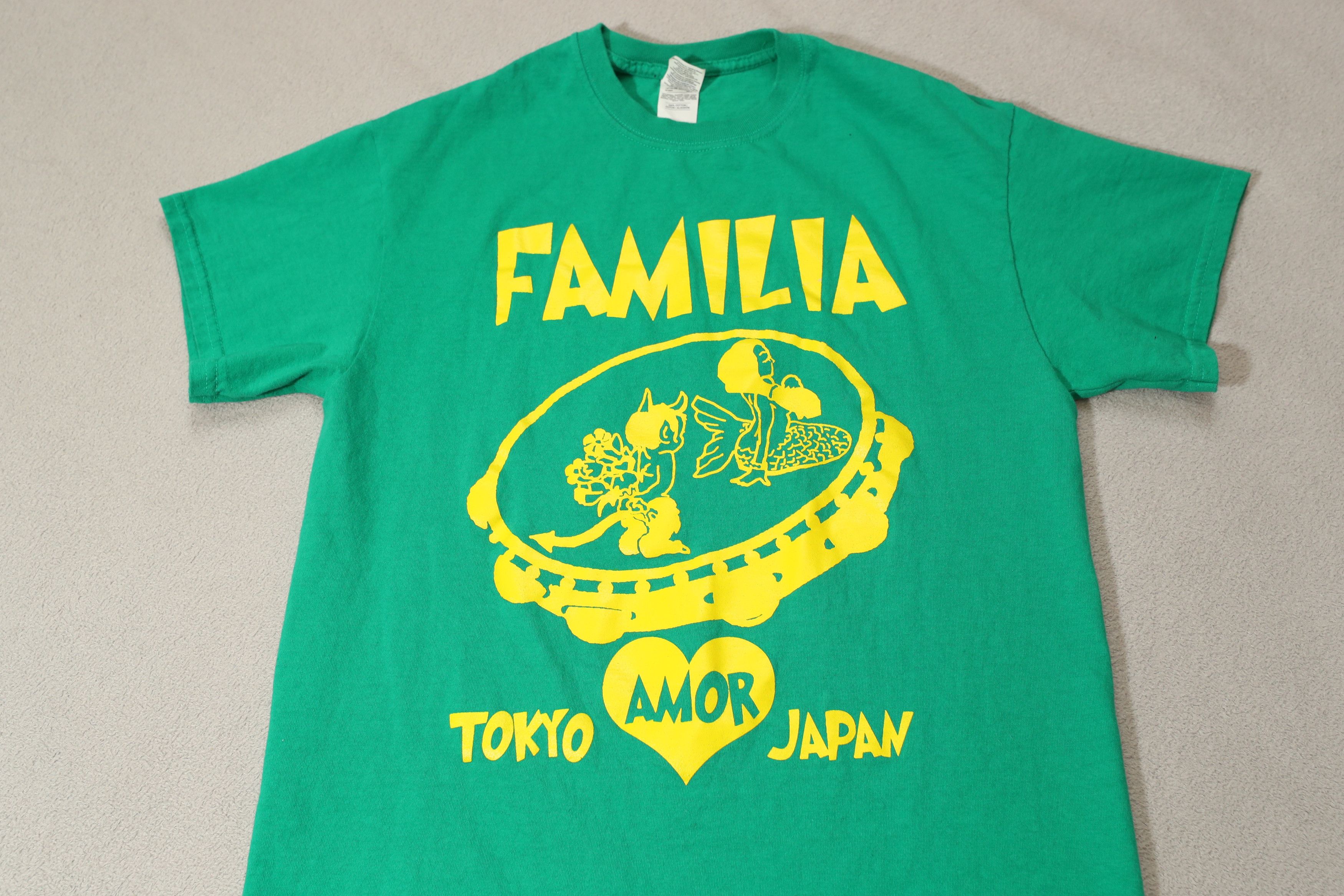 Gildan × Vintage Familia Amor Tokyo Japan Green Tee (M) Size US M / EU 48-50 / 2 - 3 Thumbnail