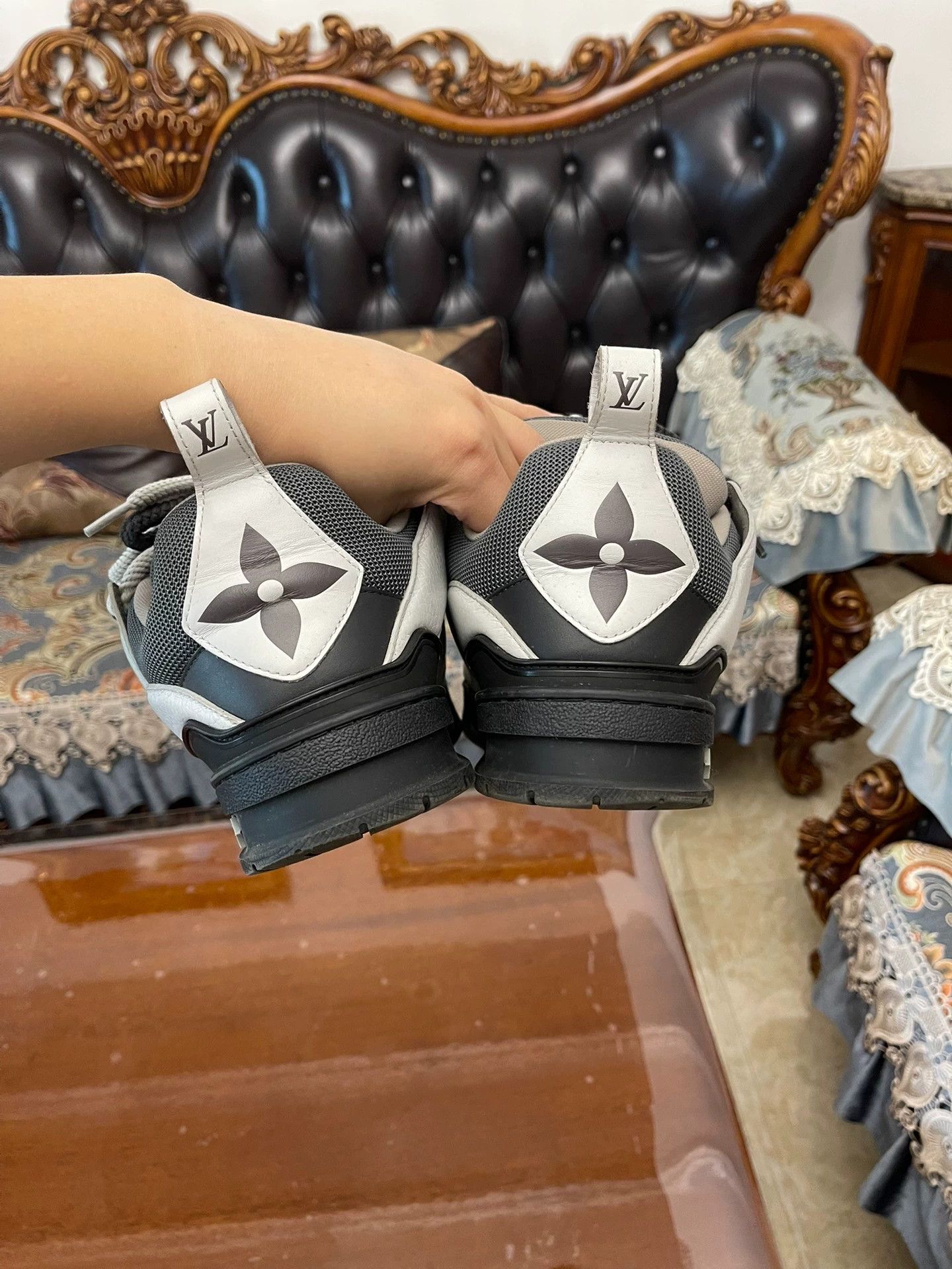 Louis Vuitton LV Men's Color-Blocked Signature Litchi Leather Shoes 7.5 Size US 7.5 / EU 40-41 - 4 Thumbnail