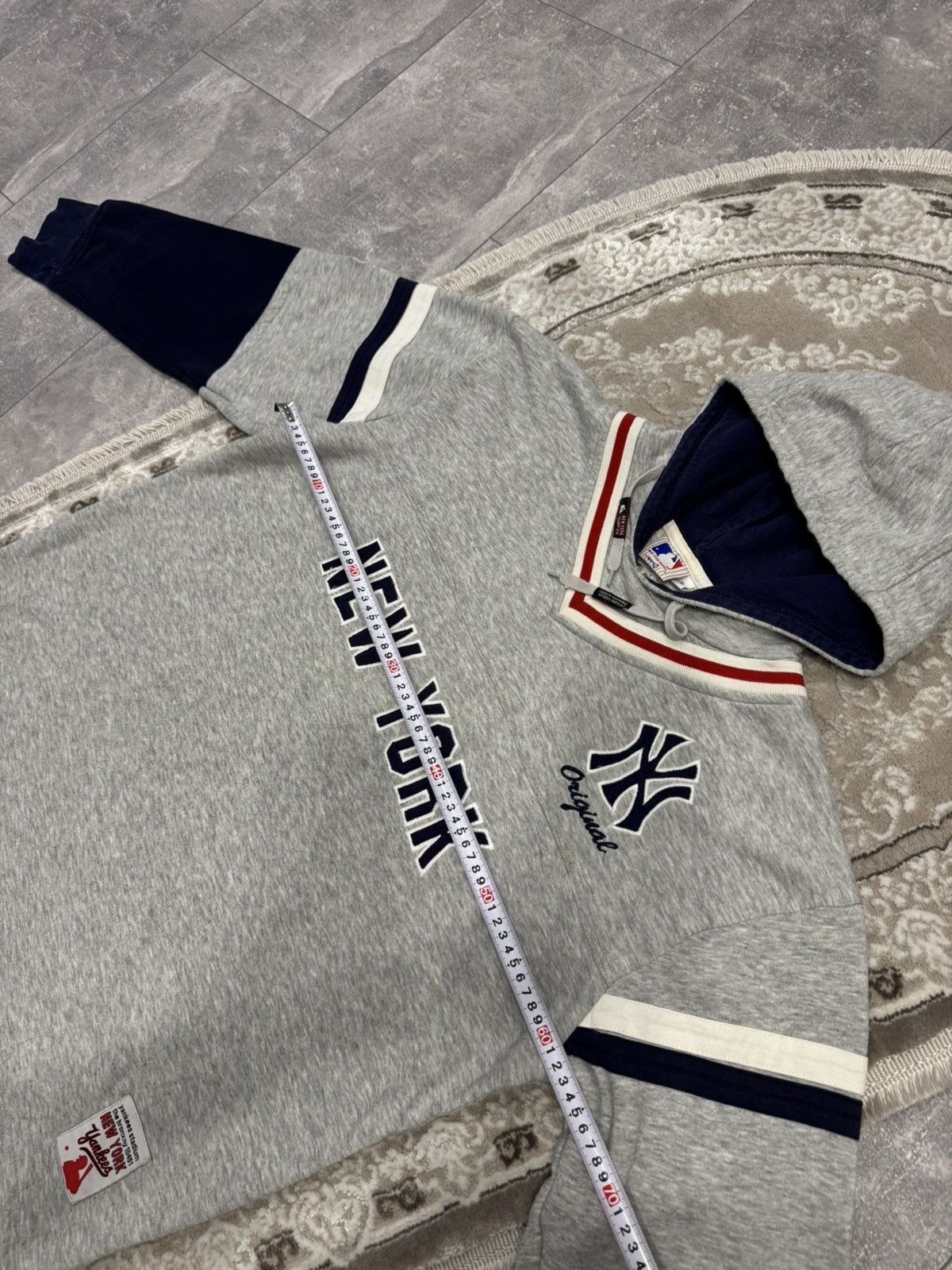 New York Yankees Majestic New York Yankees Hoodie Sweatshirt Stitched Script Size US XL / EU 56 / 4 - 9 Thumbnail