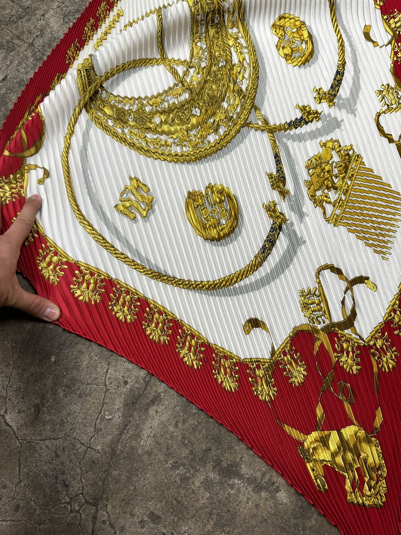 Hermes Hermes Paris Pleated Les Cavaliers D'or Silk Scarf Size ONE SIZE - 2 Thumbnail