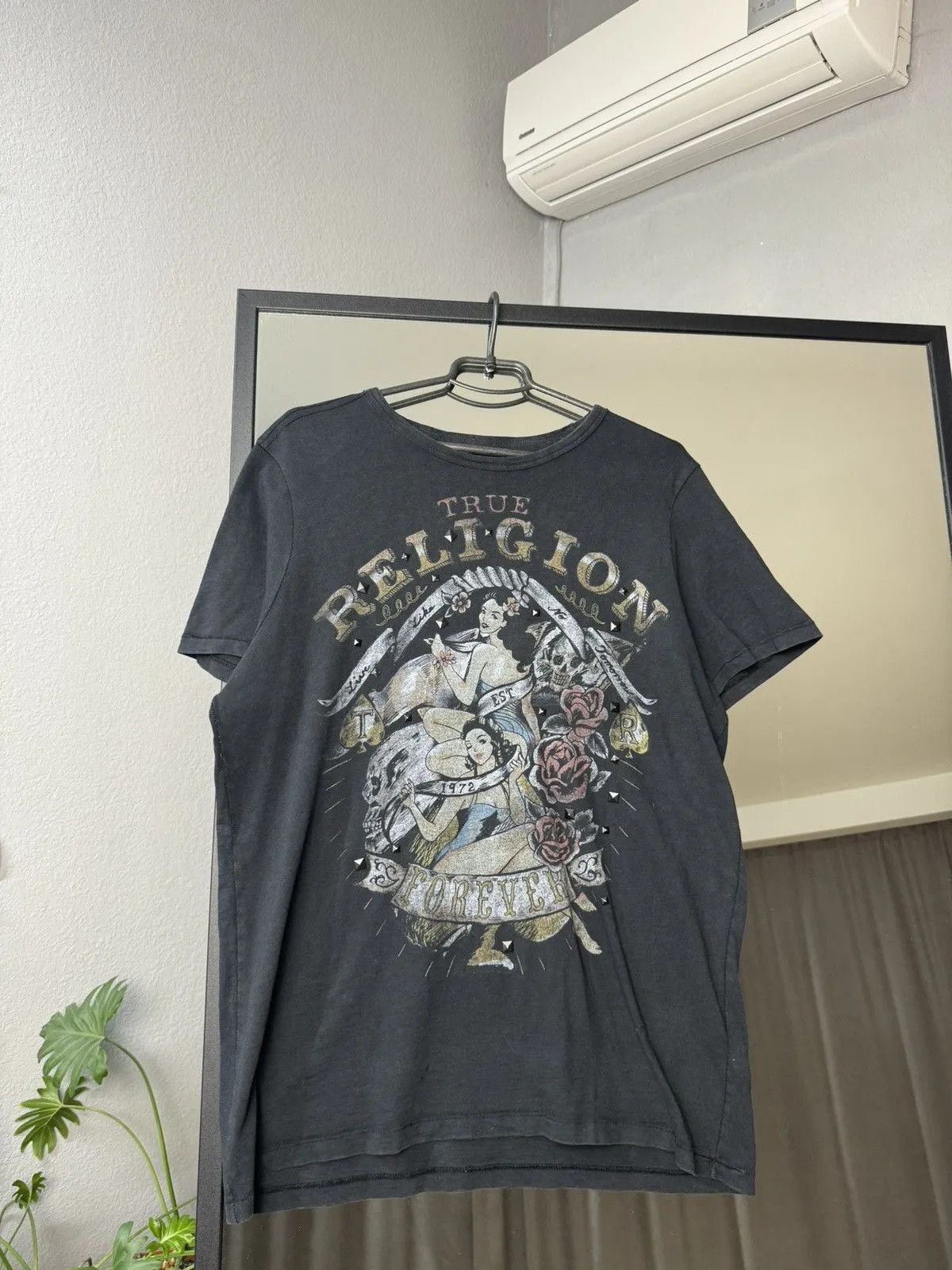 True Religion Vintage True Religion T Shirt Y2k Streetwear Japanese style Size US M / EU 48-50 / 2 - 1 Thumbnail