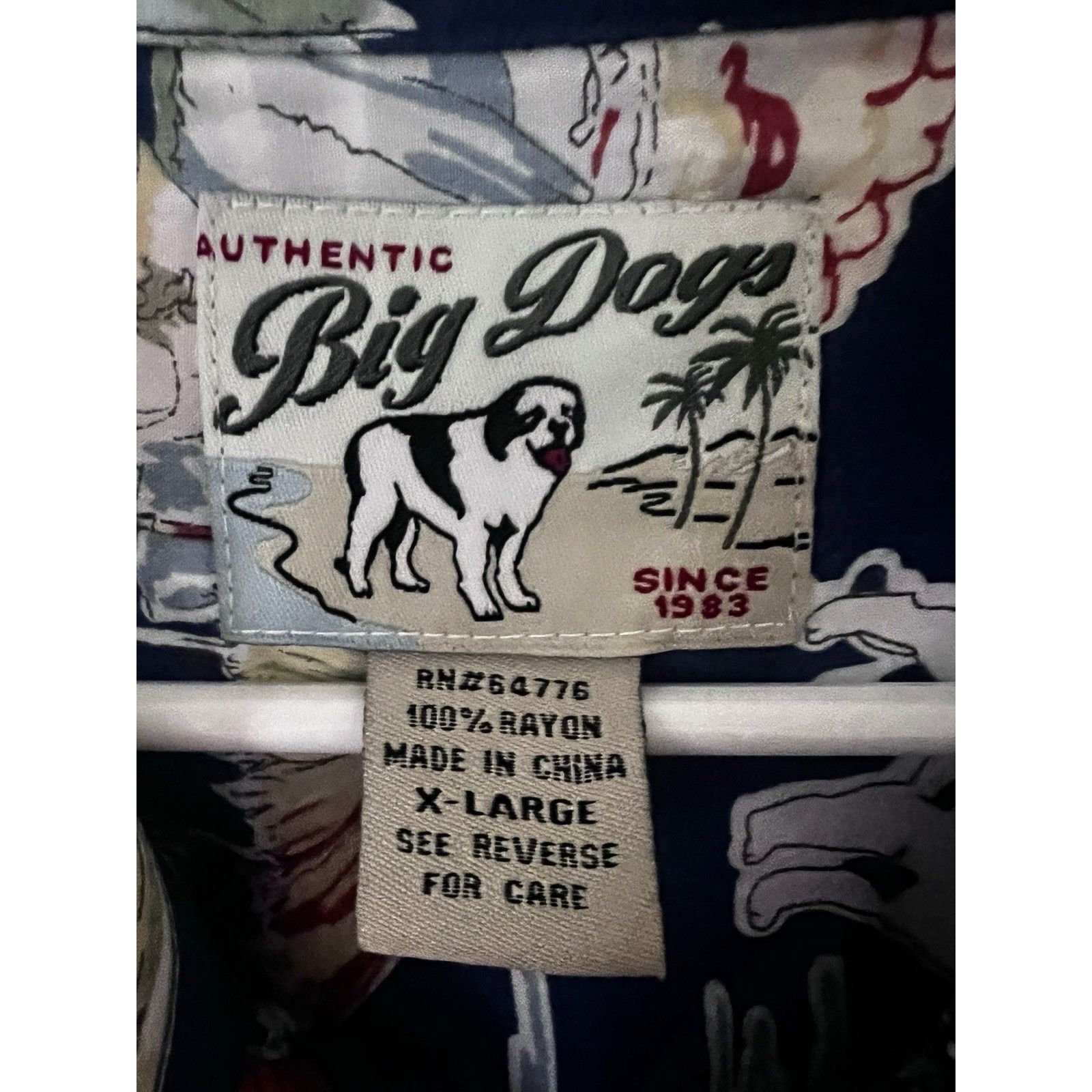 Big Dogs Big Dogs Mens Hawaiian Floral Tiki Button Up Shirt XL Pocket Size US XL / EU 56 / 4 - 7 Thumbnail