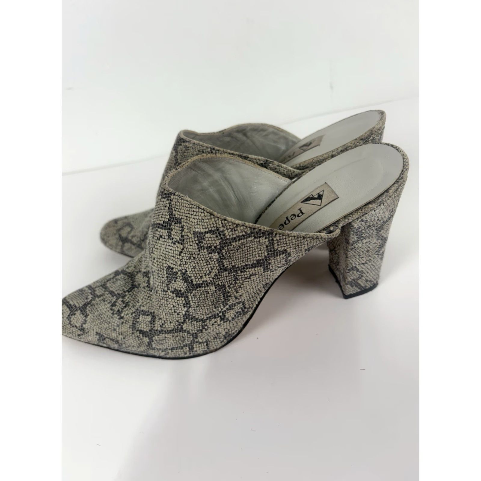 Vintage Pepe Jimenez Cream/Gray Snakeskin Leather Block Heel Mules Women’s Size 7.5 M Size US 7.5 / IT 37.5 - 2 Thumbnail