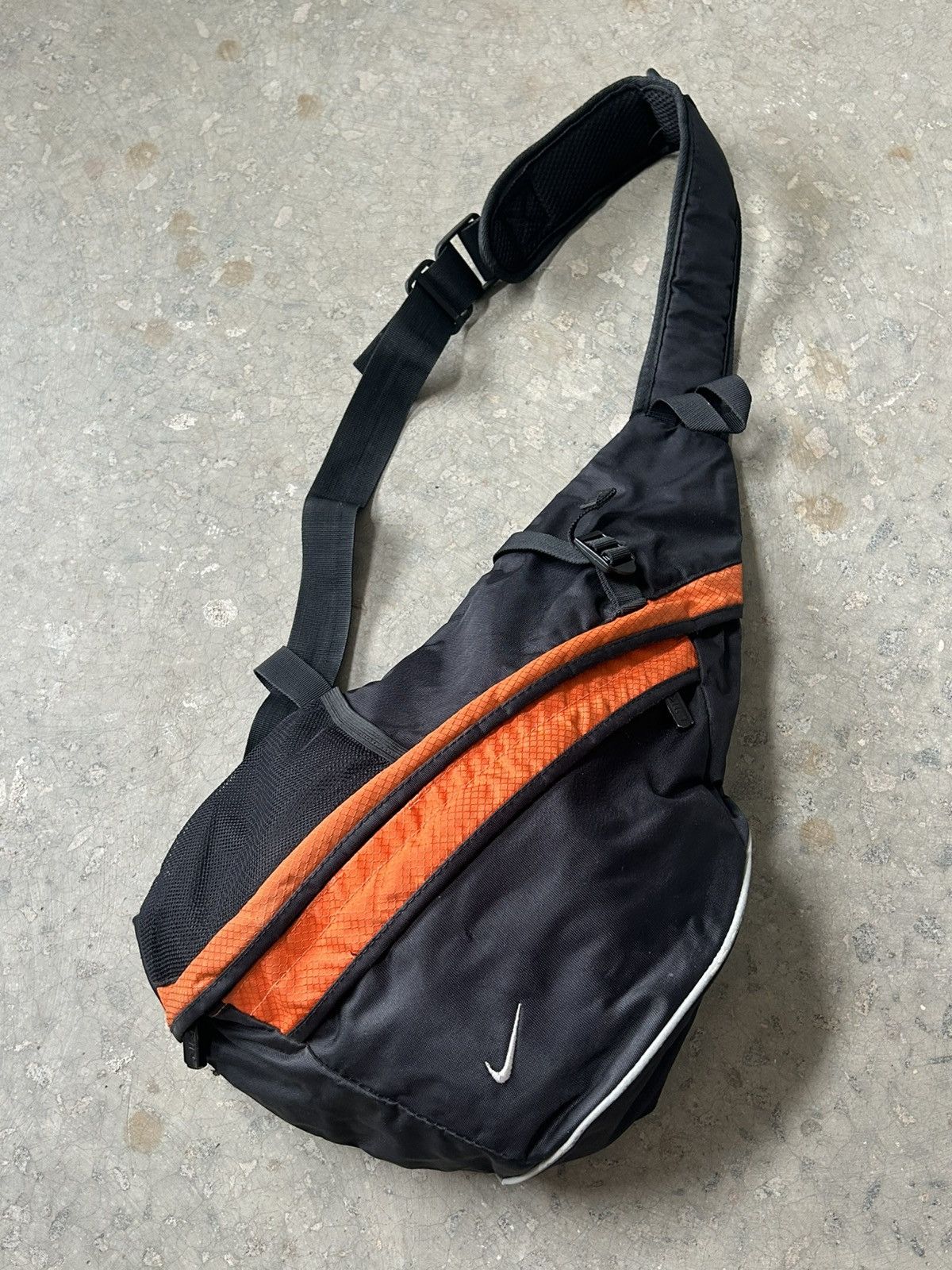 Nike Vintage Nike Sling Bag Nylon Gorepcore Size ONE SIZE - 2 Thumbnail