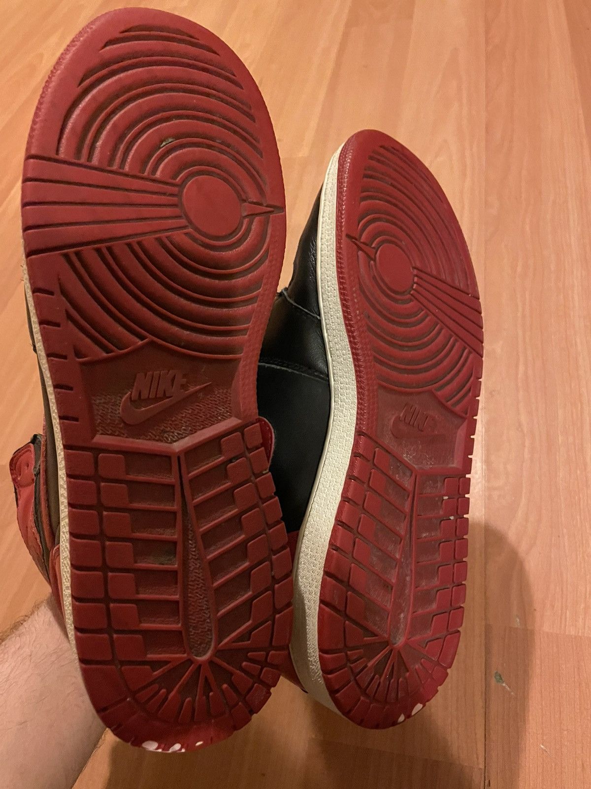 Jordan Brand Jordan 1 Bred Size US 7 / EU 40 - 4 Thumbnail