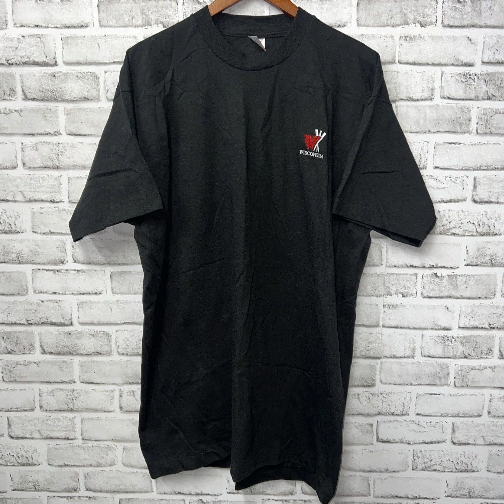 Fruit Of The Loom VINTAGE Fruit Of The Loom Wisconsin USA Stitch T-Shirt Mens 2XL Black Short Sleeve Shirt Adult Mens Size US XXL / EU 58 / 5 - 2 Thumbnail