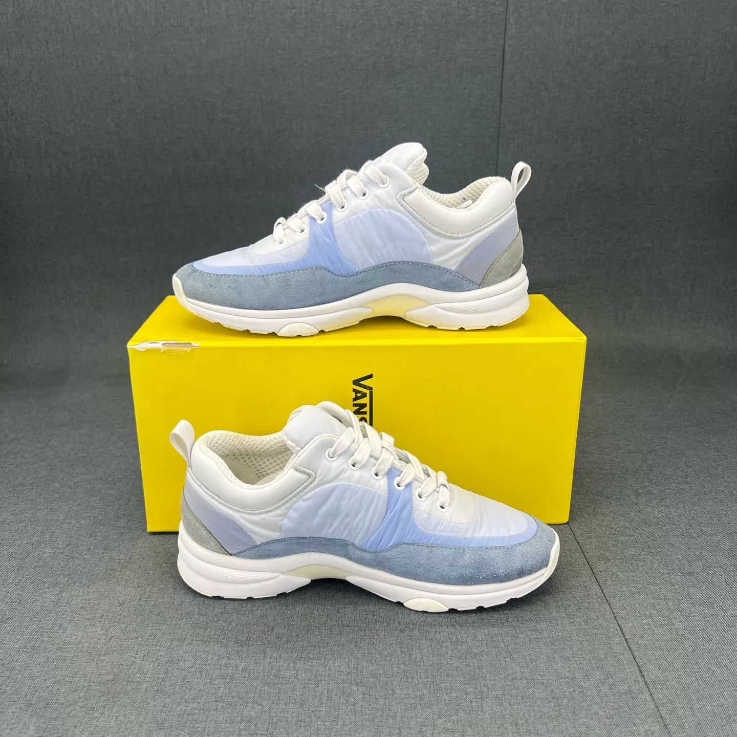 Chanel CHANEL CC White & Blue Sneakers 36.5 99 New With Box Size US 6 / IT 36 - 3 Thumbnail