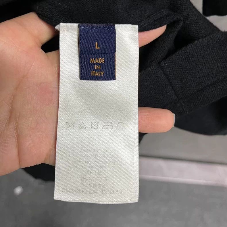 Louis Vuitton Louis Vuitton 24 Latest Black Letter Printed Round Neck Lo Size US L / EU 52-54 / 3 - 3 Thumbnail