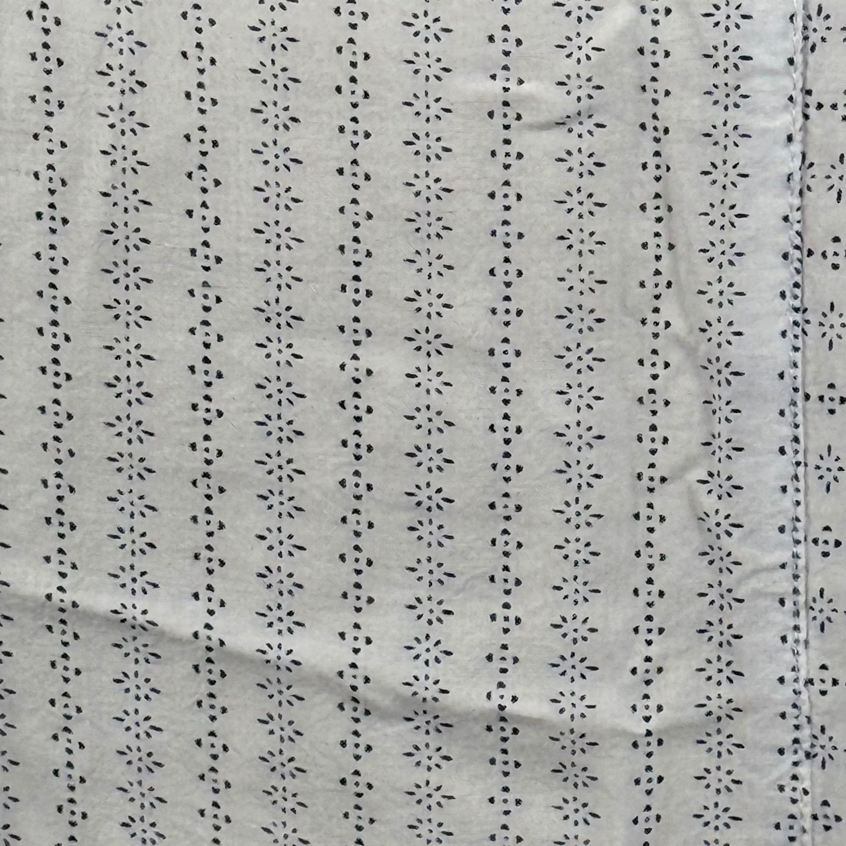 Old Navy Old Navy Tank Top White Navy Print High Neck Keyhole Boho Coastal Summer EUC Womens M Sleeveless Rayon Light-weight Casual Geometric Size M / US 6-8 / IT 42-44 - 6 Thumbnail