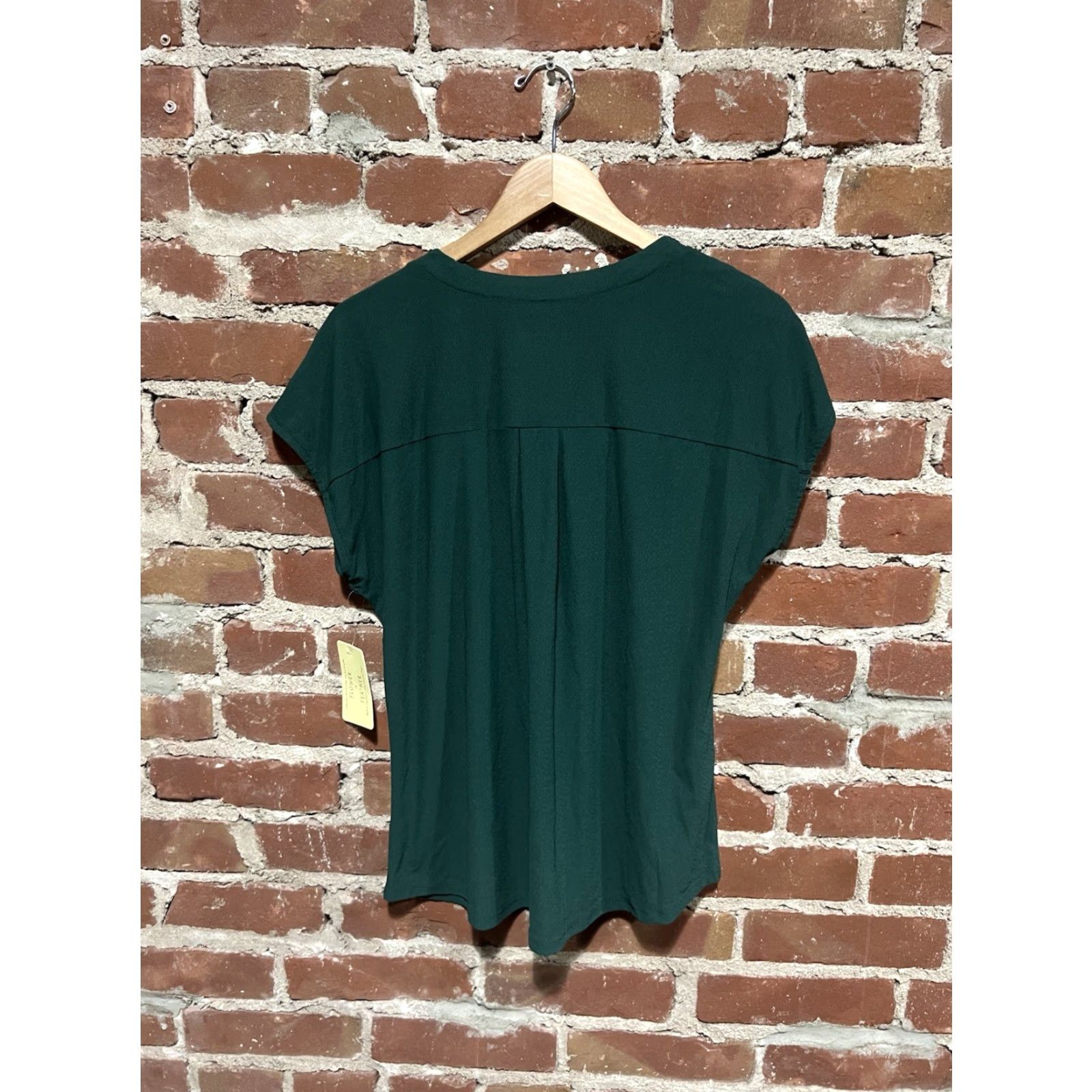 Vintage VINTAGE Flower & Feather Womens Blouse Shirt Green Short Sleeve V-Neck Size L NWT Size L / US 10 / IT 46 - 2 Thumbnail