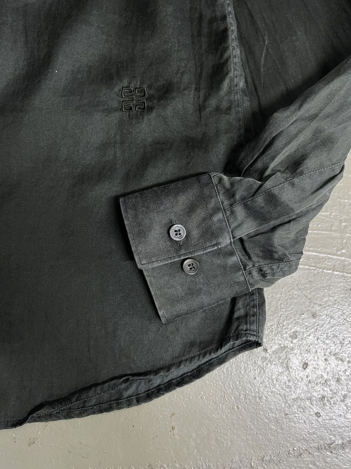 Givenchy SS2008 - Givenchy Men Black Silk Small Logo Button Up Shirt Size US M / EU 48-50 / 2 - 5 Thumbnail
