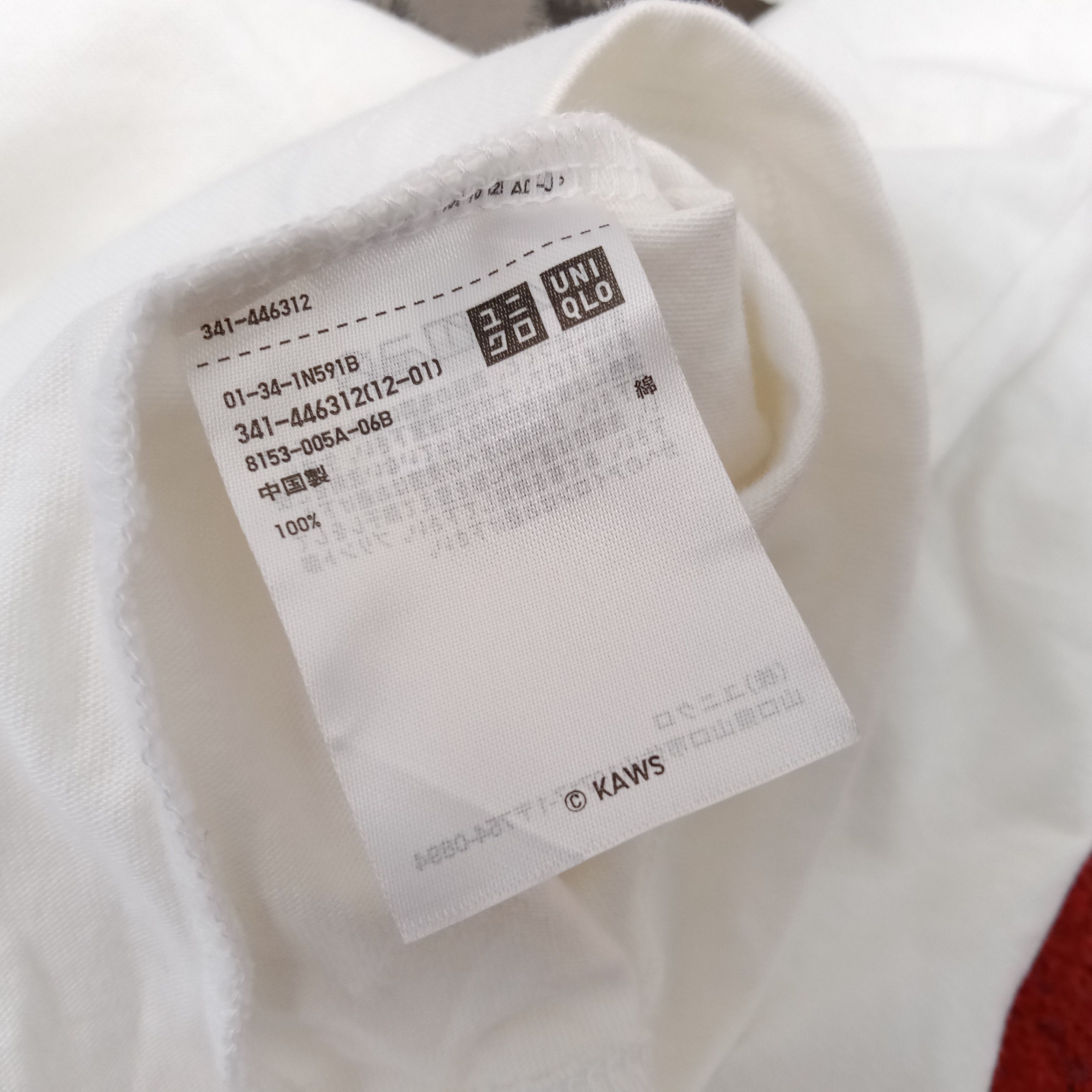 Japanese Brand × Kaws × Uniqlo Kaws X Uniqlo Japanese Brand Streetwear Logo Design Tshirt Size US L / EU 52-54 / 3 - 7 Thumbnail