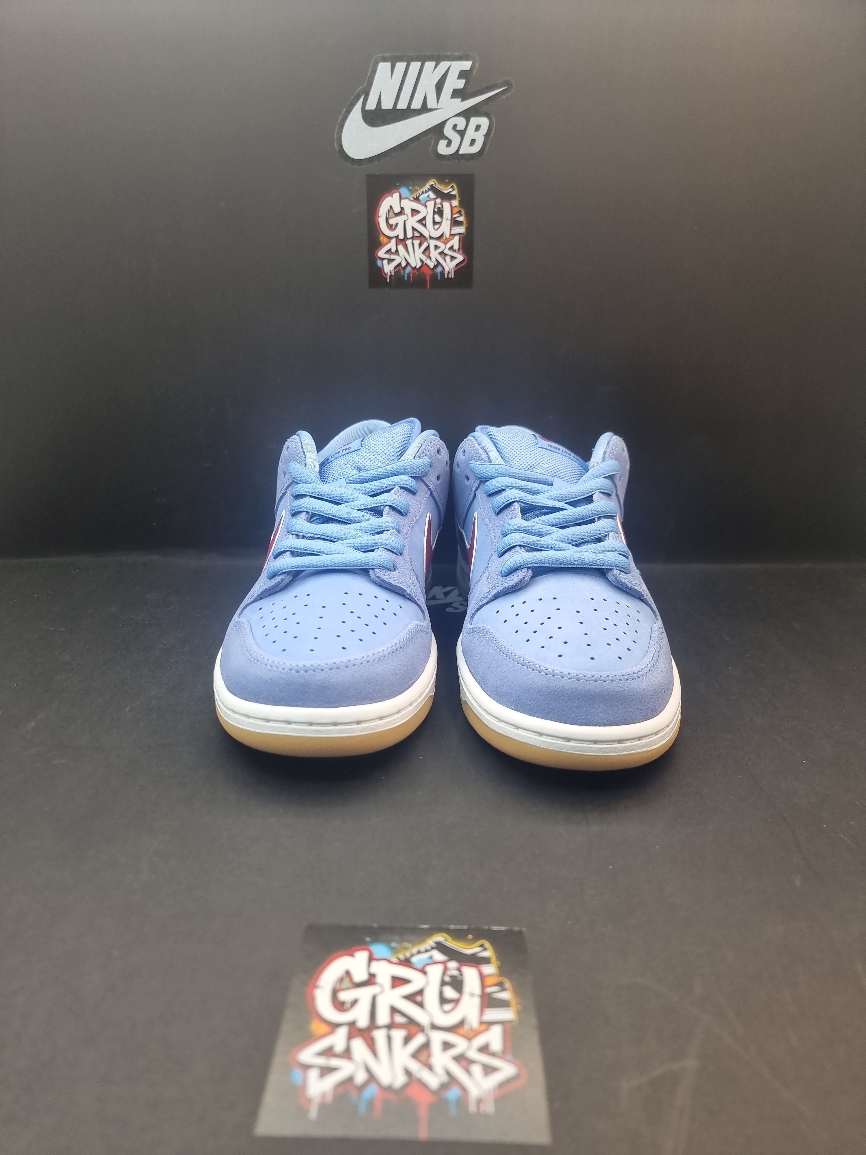Nike SB Nike SB Dunk Low Philadelphia Phillies Size US 9.5 / EU 42-43 - 2 Thumbnail