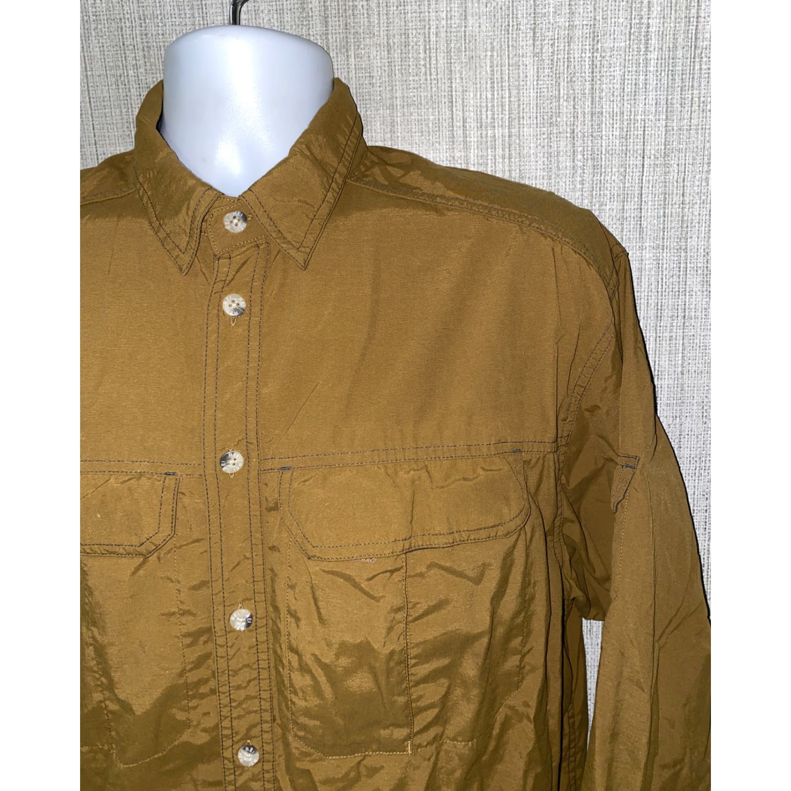 Vintage REI Shirt Mens Brown Nylon Long Sleeve Button-Front Size Large Collared Button-Up Regular Mens Size US L / EU 52-54 / 3 - 2 Thumbnail
