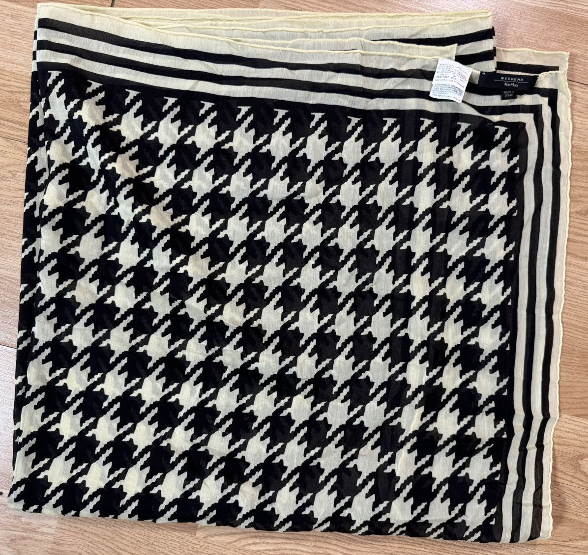 Weekend Max Mara Max Mara the weekend MaxMara big silk scarf monogram Size ONE SIZE - 1 Thumbnail
