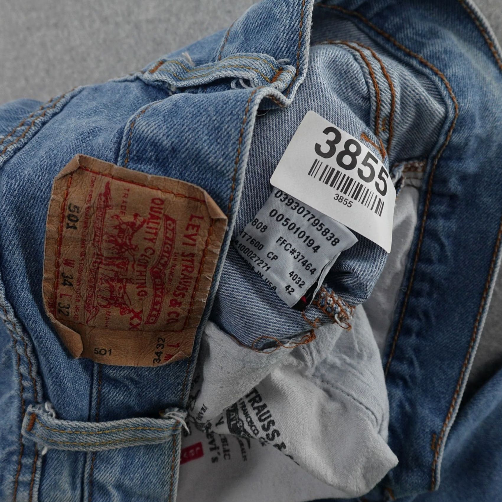 Levi's VINTAGE Levi's 501 Jeans Shirt? 34X30 Light Wash Blue Regular Mens 90s Straight 5-Pocket Button Fly 501 Series Size US 34 / EU 50 - 4 Thumbnail