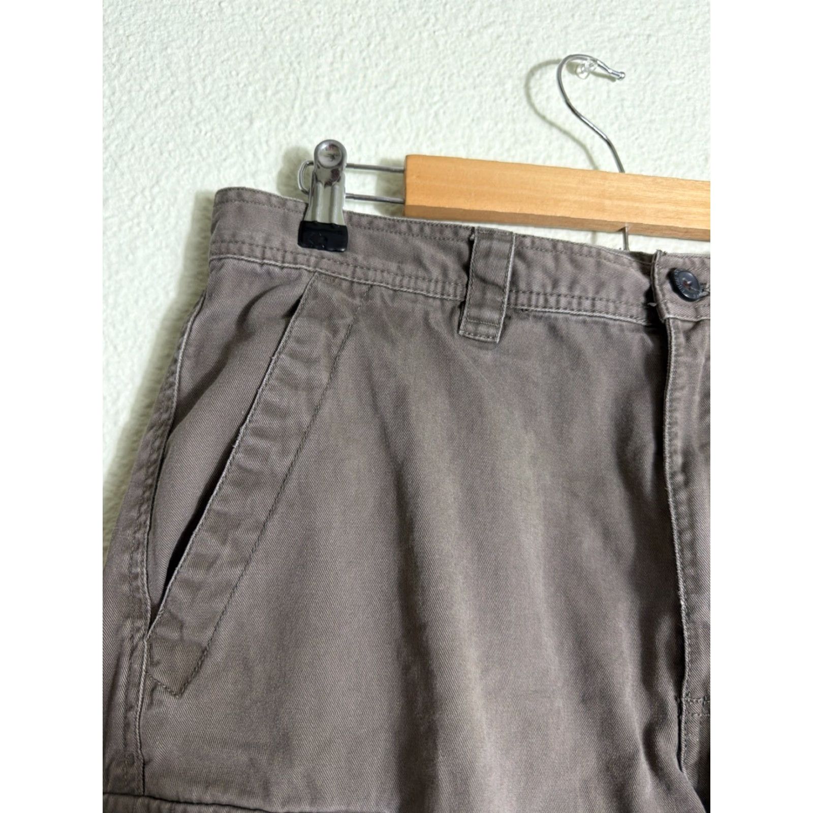 Vintage Columbia Cargo Short Men 32 Regular Brown Twill Brownsmead II 10 Inseam Mens Size US 32 / EU 48 - 3 Thumbnail