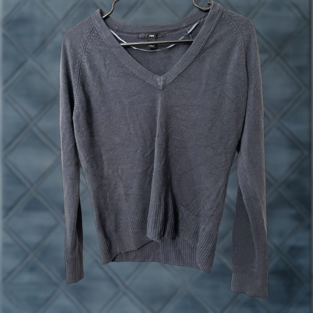 H&M H&M Women's Pullover Sweater Dark Gray Long Sleeve V-Neck Medium Charcoal Knit Polyester Blend Crew Neck Pullover Sweater Gray Size M / US 6-8 / IT 42-44 - 1 Thumbnail