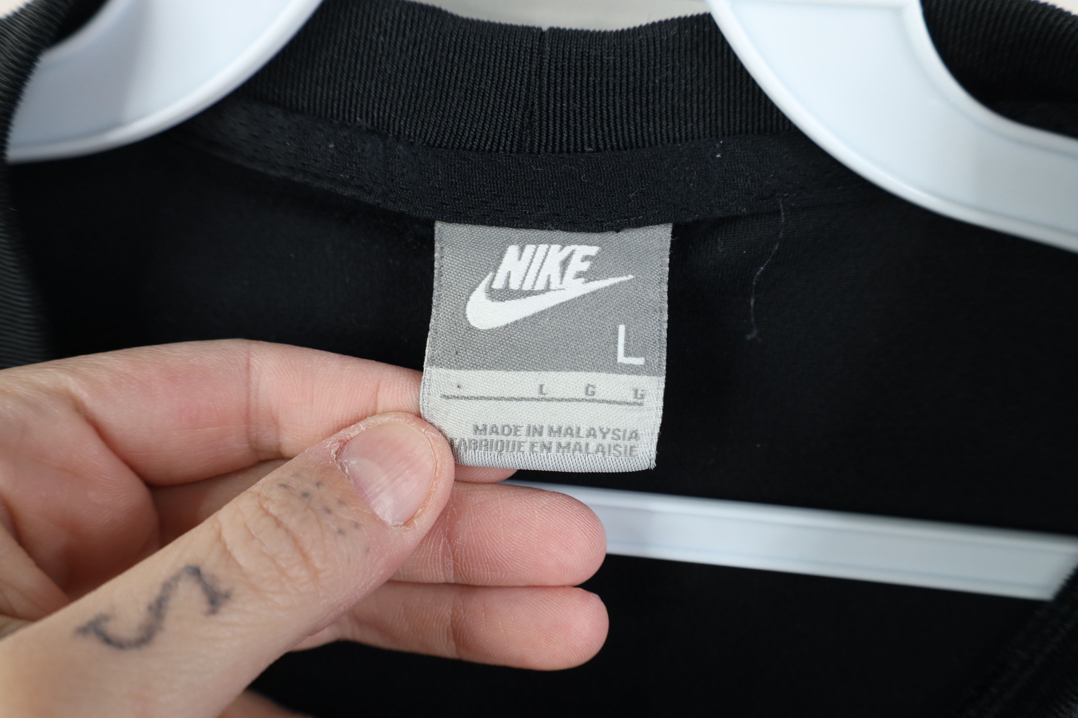 Nike Vintage Y2K Nike Travis Scott Mini Swoosh Knit T-Shirt Size US L / EU 52-54 / 3 - 10 Thumbnail