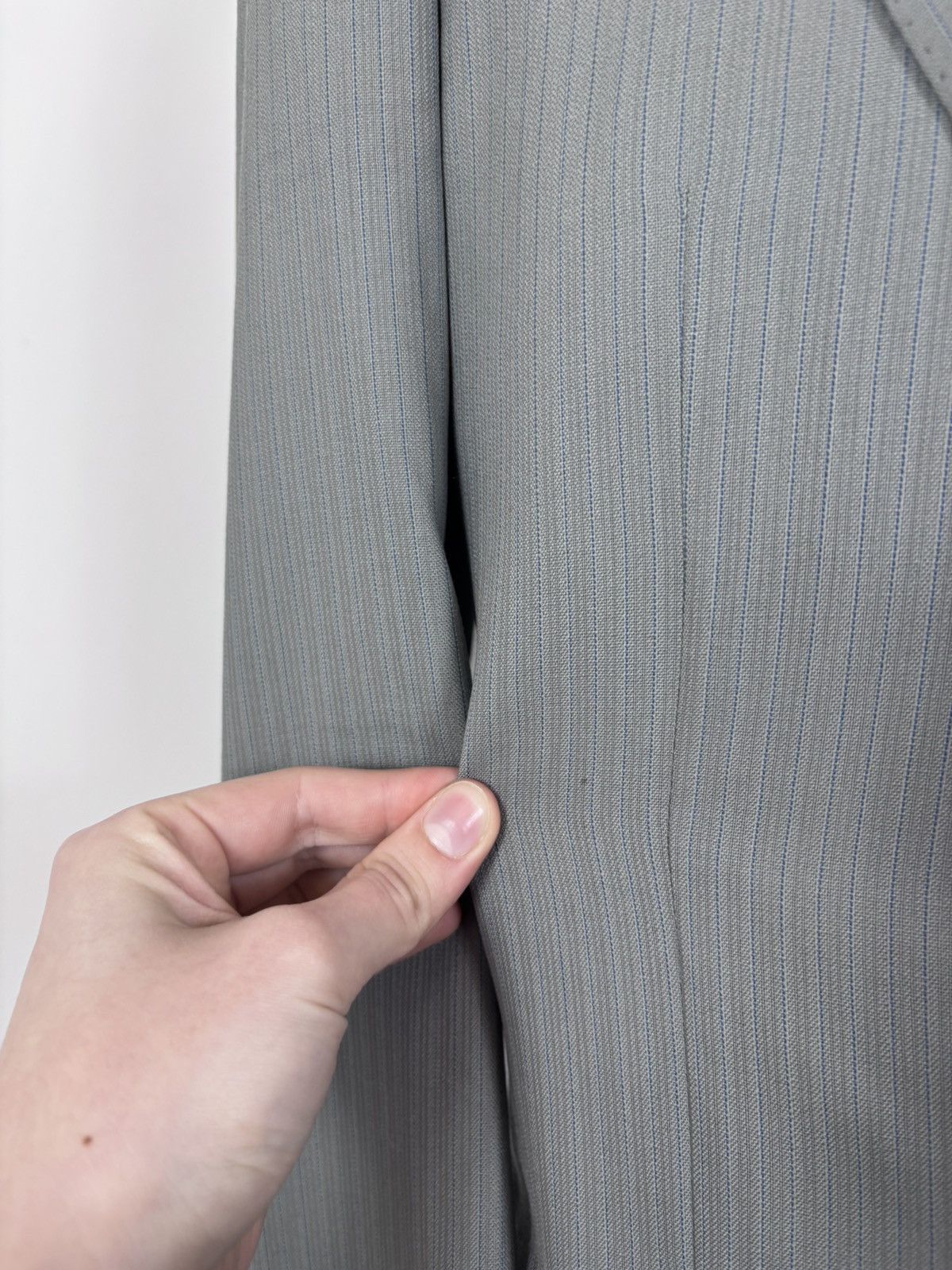 Corneliani Corneliani Men’s Vintage 2-Piece Grey Pinstripe Wool Suit Size 38R - 4 Thumbnail