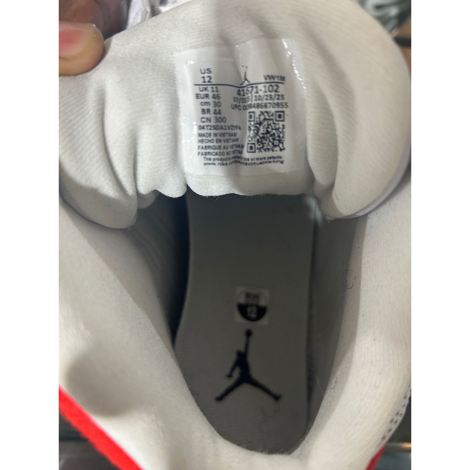 Nike JORDAN 13 RETRO 'OG CHICAGO 2026' SIZE 12 PREOWNED Size US 12 / EU 45 - 5 Thumbnail