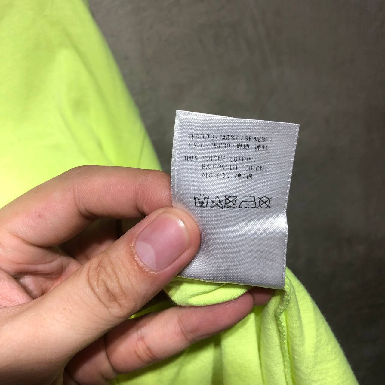 Balenciaga Balenciaga Neon Logo patch detail tee Size US L / EU 52-54 / 3 - 14 Thumbnail