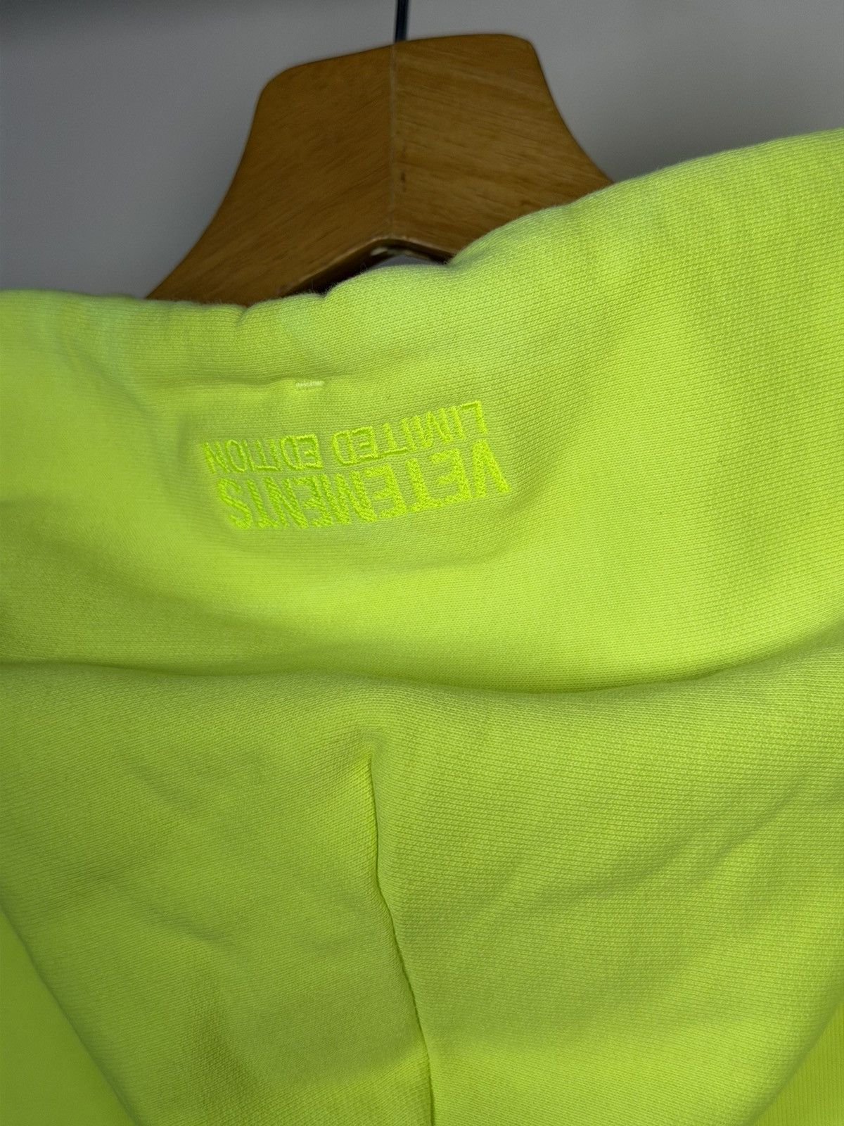 Vetements *RARE* VETEMENTS RUN TAPE LOGO OVERSIZED SWEATER HOODIE Size US M / EU 48-50 / 2 - 13 Thumbnail