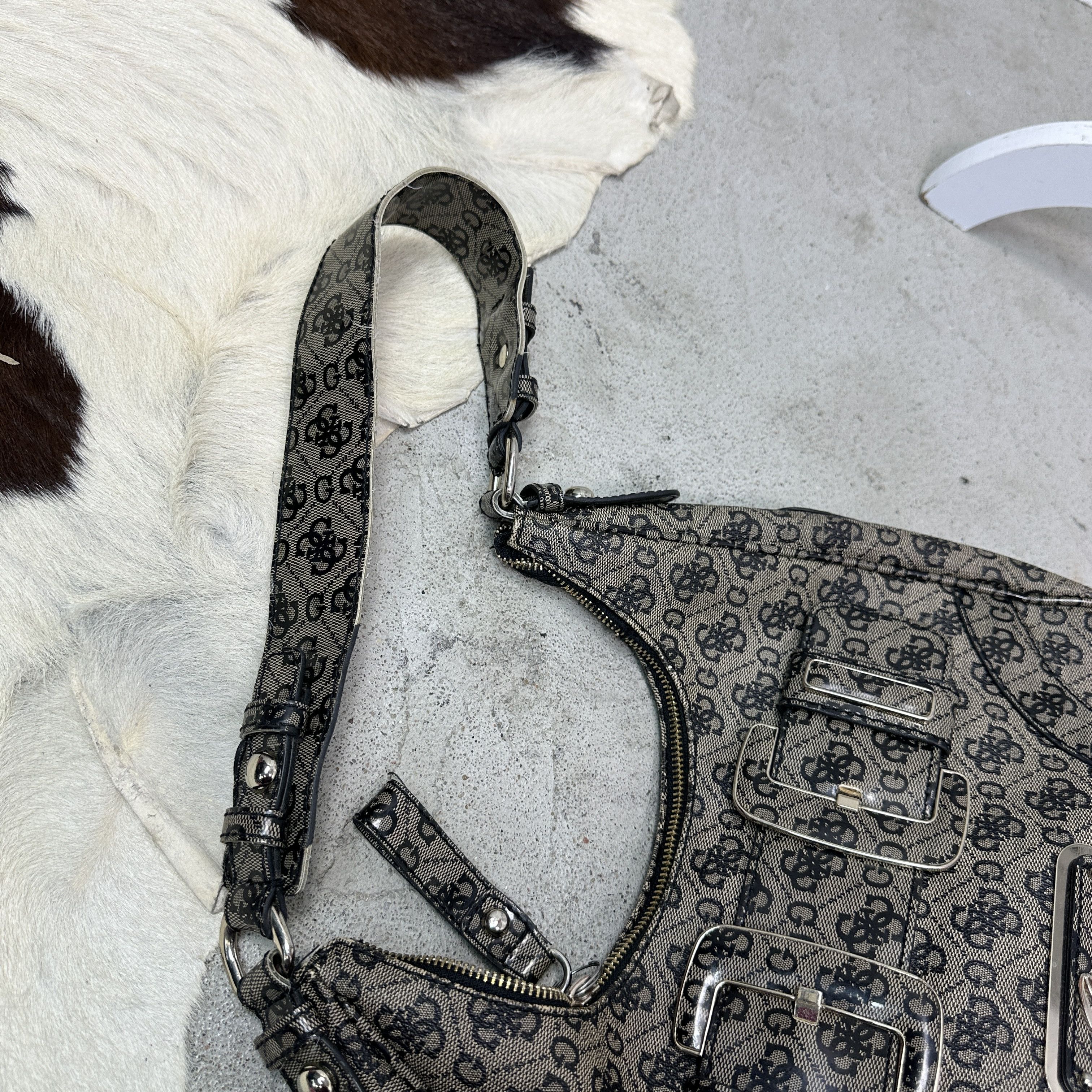 Guess Vintage Avant Garde Guess Monogram Buckled Hobo Bag Y2K Size ONE SIZE - 6 Thumbnail