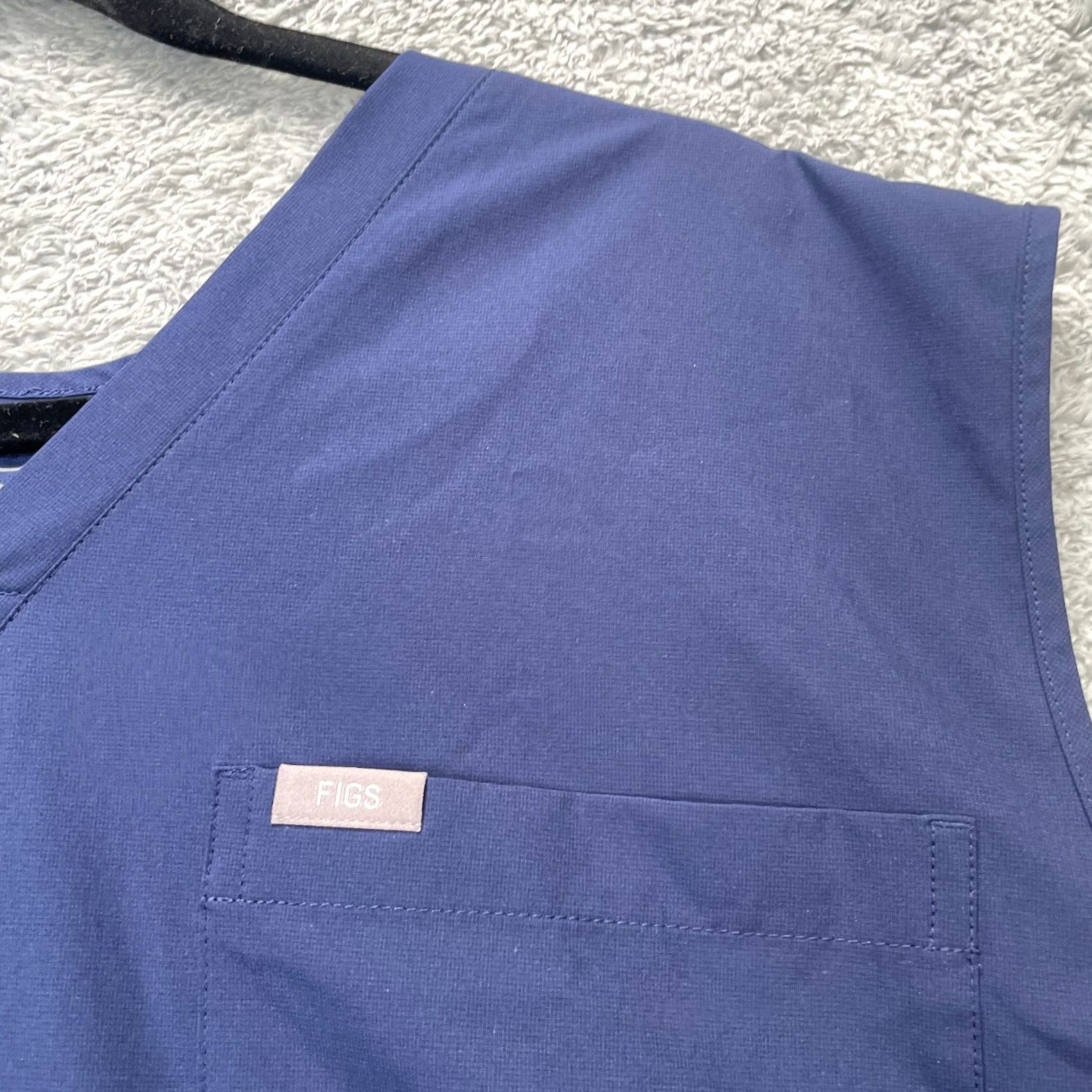 Vintage FIGS Top Womens 2XL Blue Scrub Technical Collection Logo V Neck Nursing Medical Shirts Womens Blue 2XL Fig’s Top Size XXL / US 16-18 / IT 52-54 - 4 Thumbnail