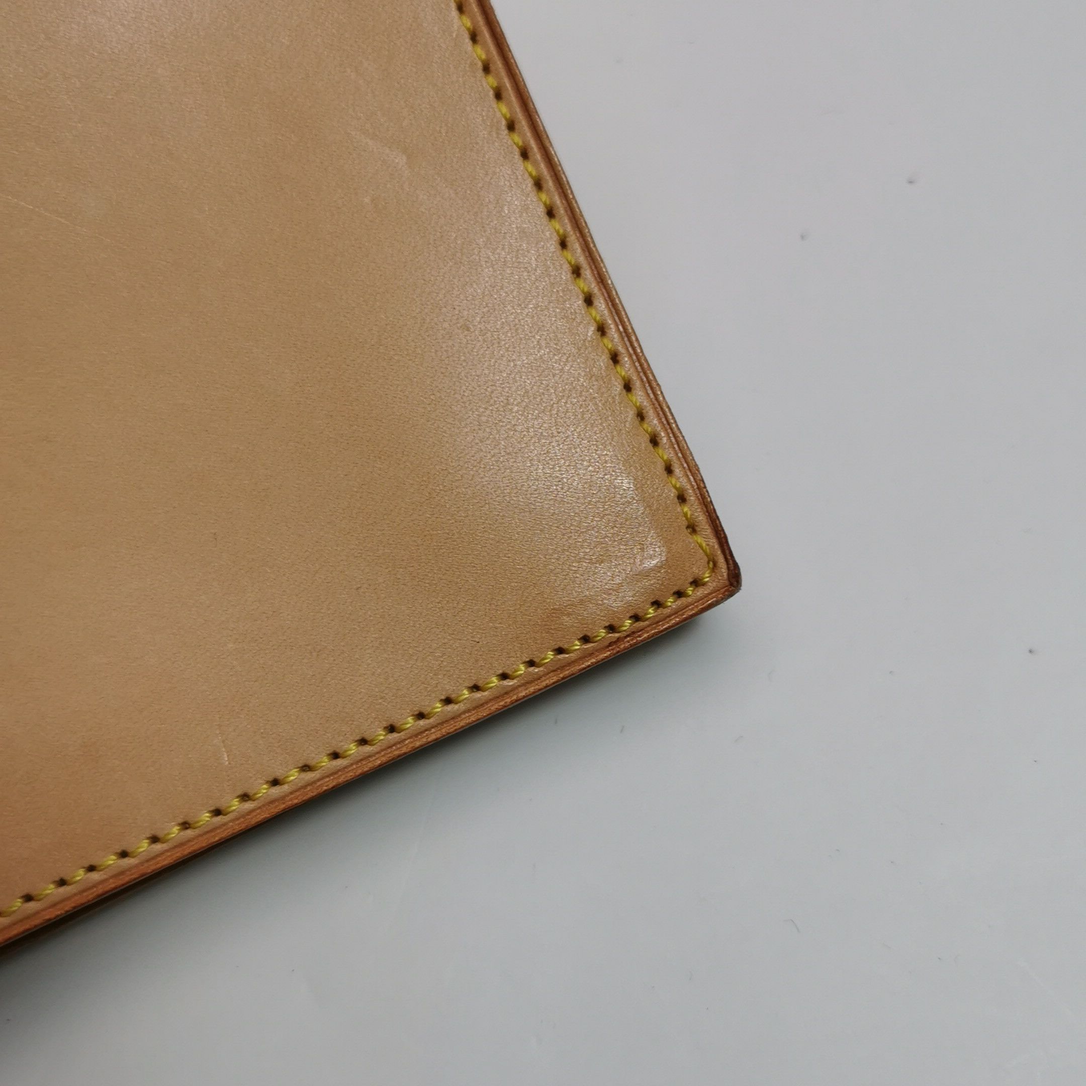 Louis Vuitton Louis Vuitton (LV) Vegetable Tanned Leather Solid Color Let Size ONE SIZE - 6 Thumbnail